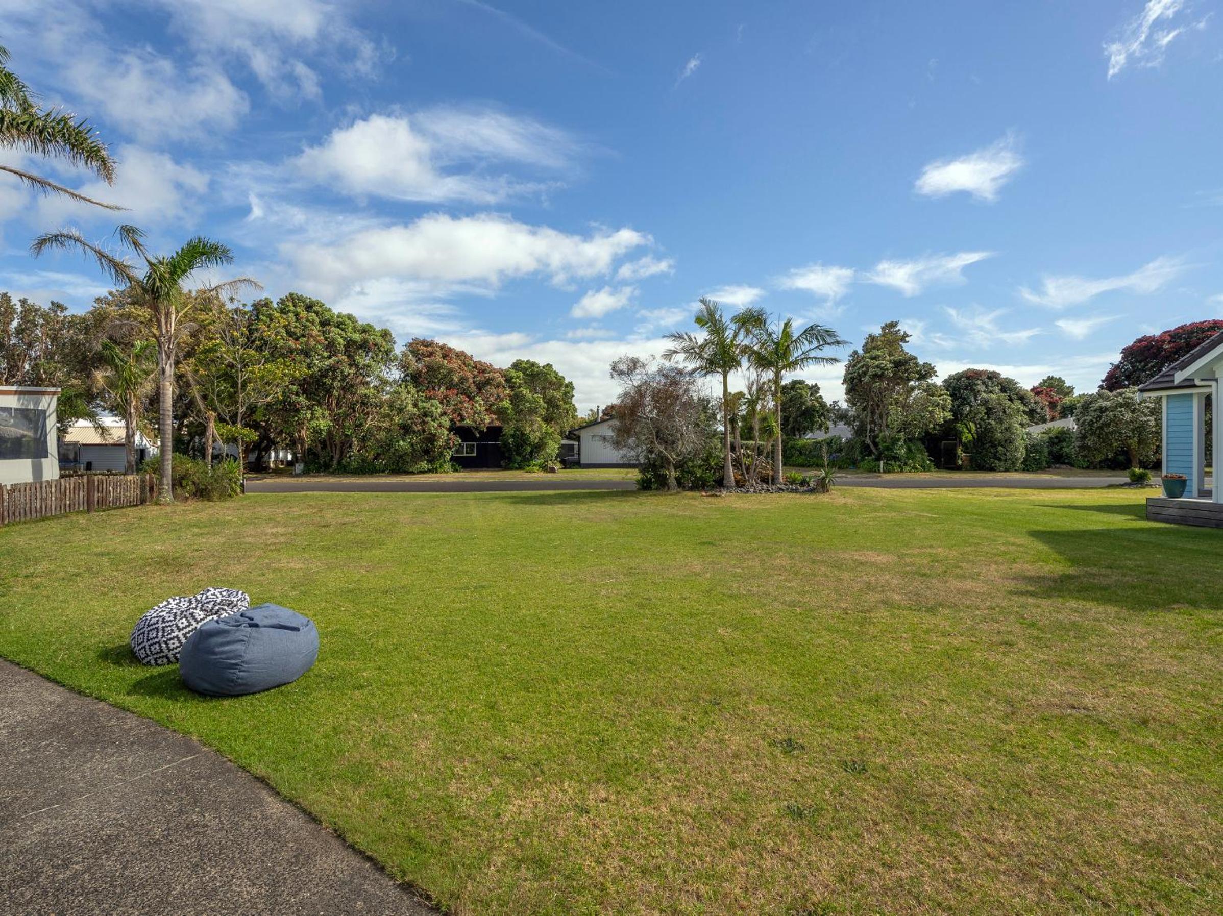 Barefoot Daze - Matarangi Holiday Home