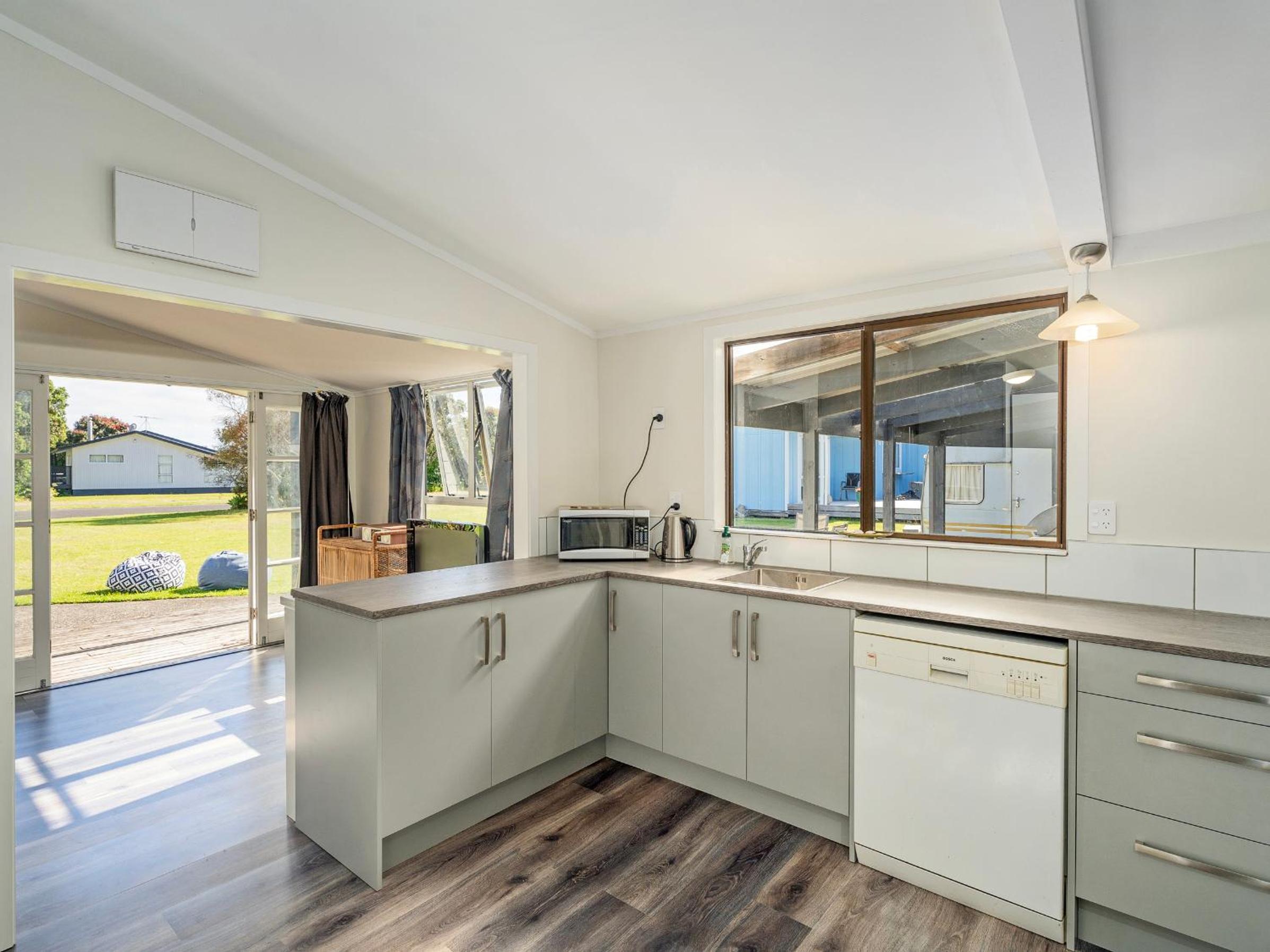 Barefoot Daze - Matarangi Holiday Home