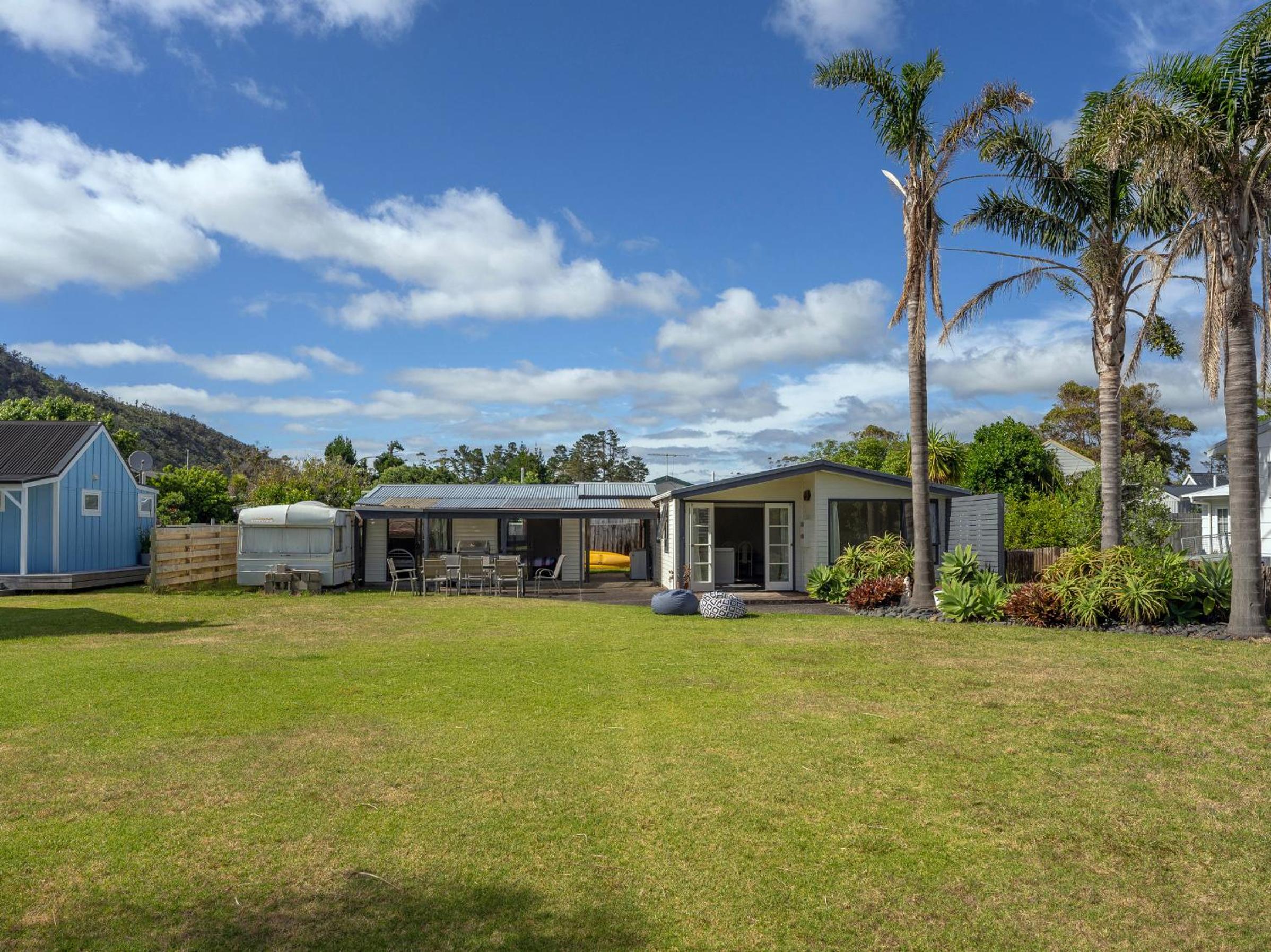 Barefoot Daze - Matarangi Holiday Home