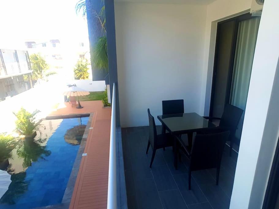 Luxurious & new apartment + Airport shuttle option view 3
