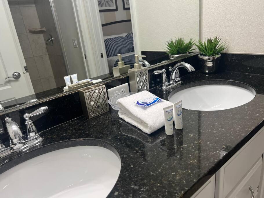 Luxury villa 9BR/6BA/theater/Pool/Spa/smart tv view 3