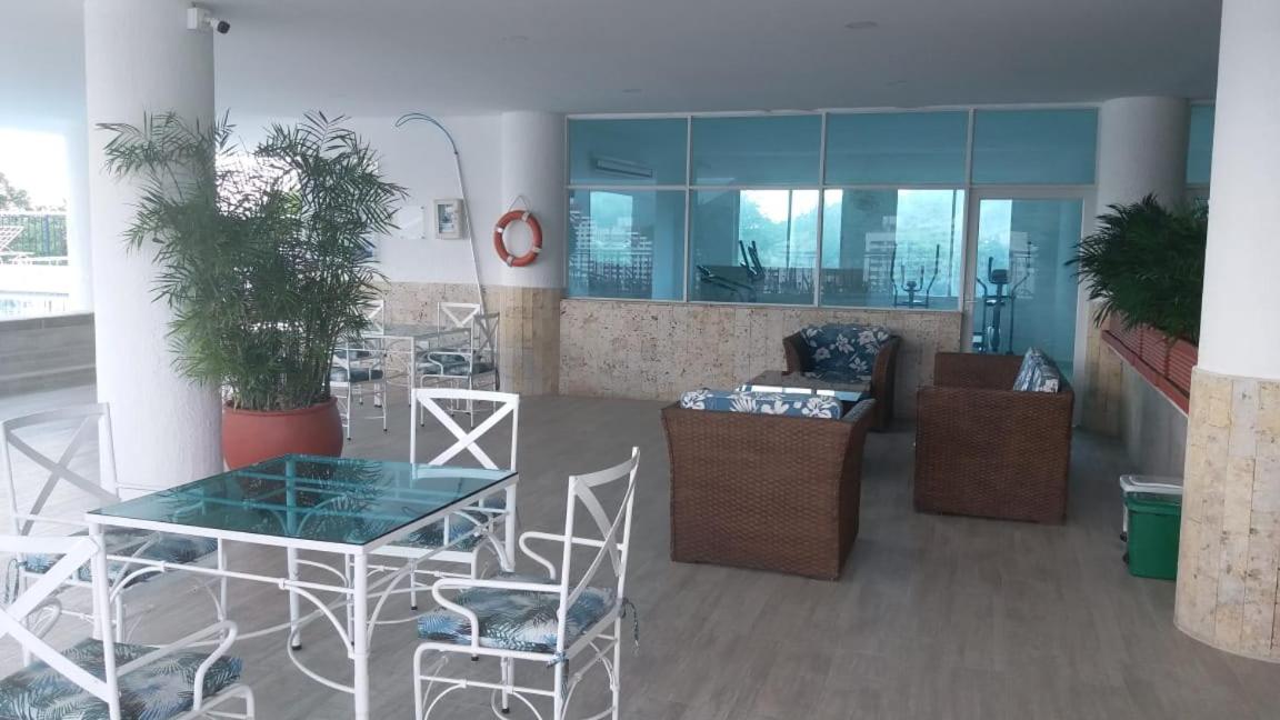 Espectacular apartamento con la MEJOR VISTA AL MAR, piscina y salida privada a la playa del Rodadero Santa Marta