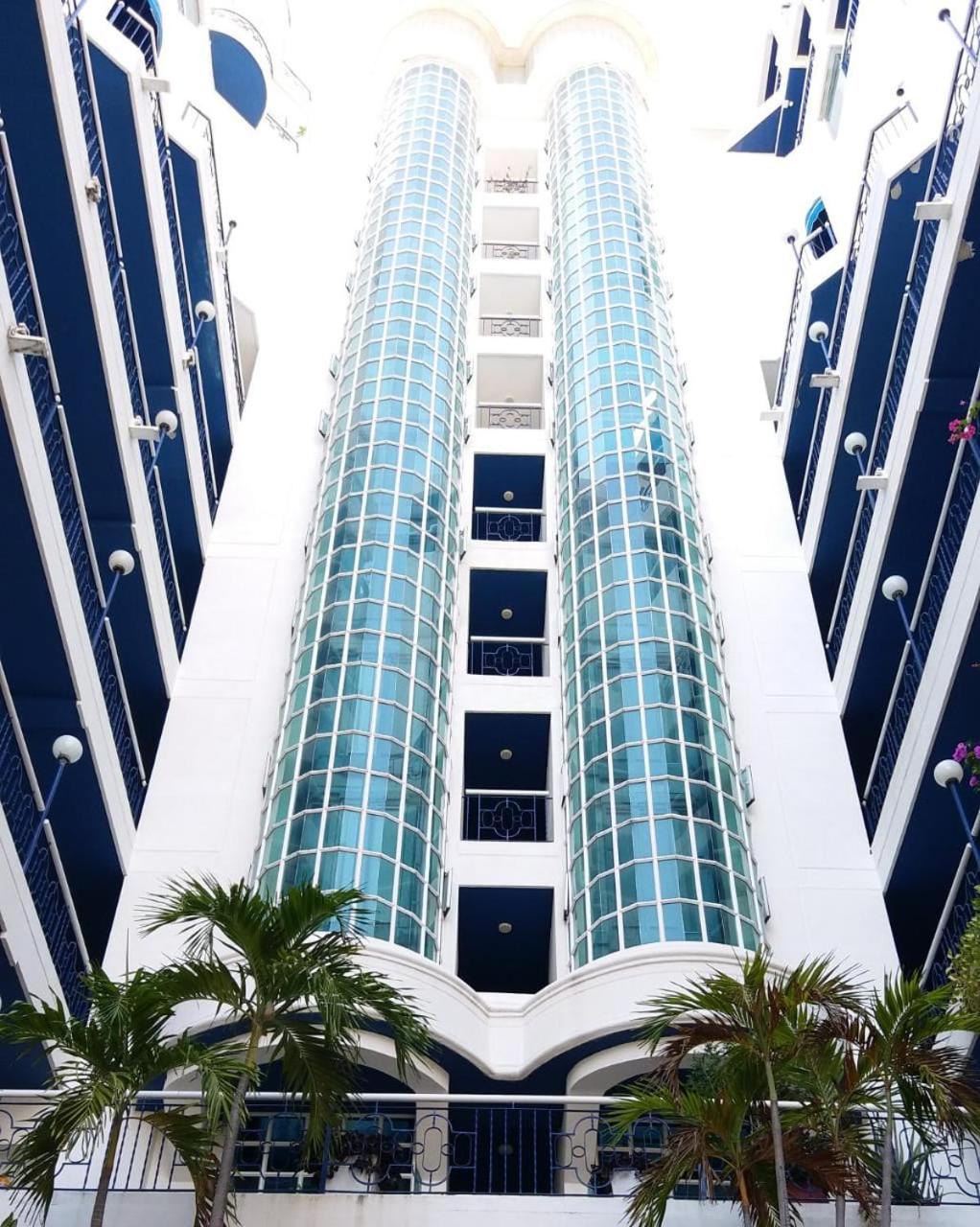 Espectacular apartamento con la MEJOR VISTA AL MAR, piscina y salida privada a la playa del Rodadero Santa Marta