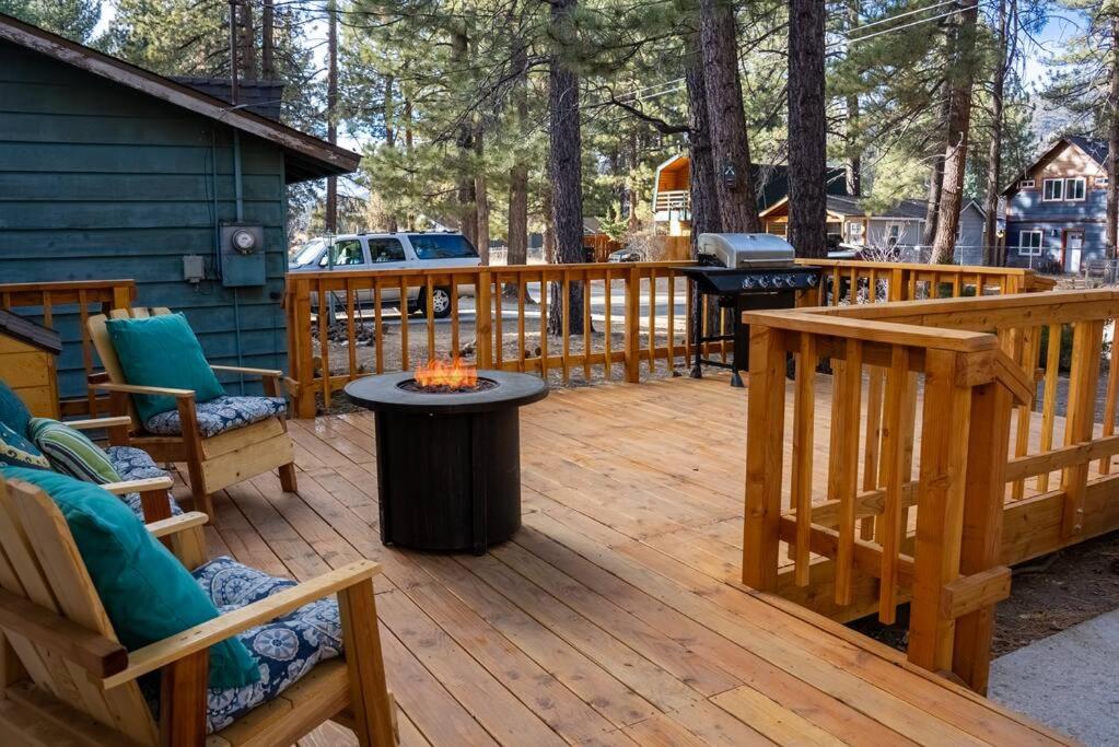 The Teddy Bear Cabin! Large Patio! view 2