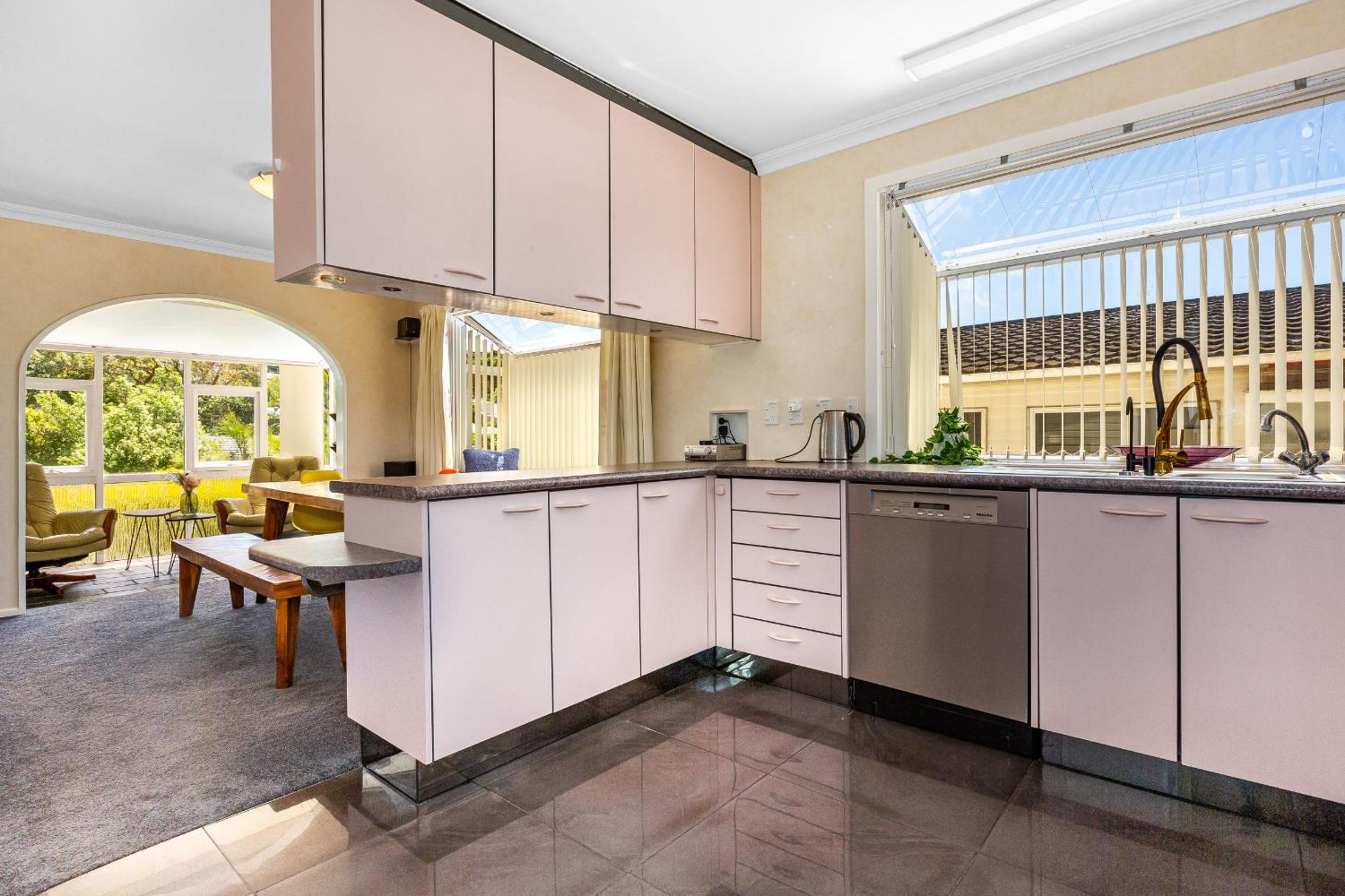 Retro 4 bedroom home, warm and welcoming, quiet location view 5