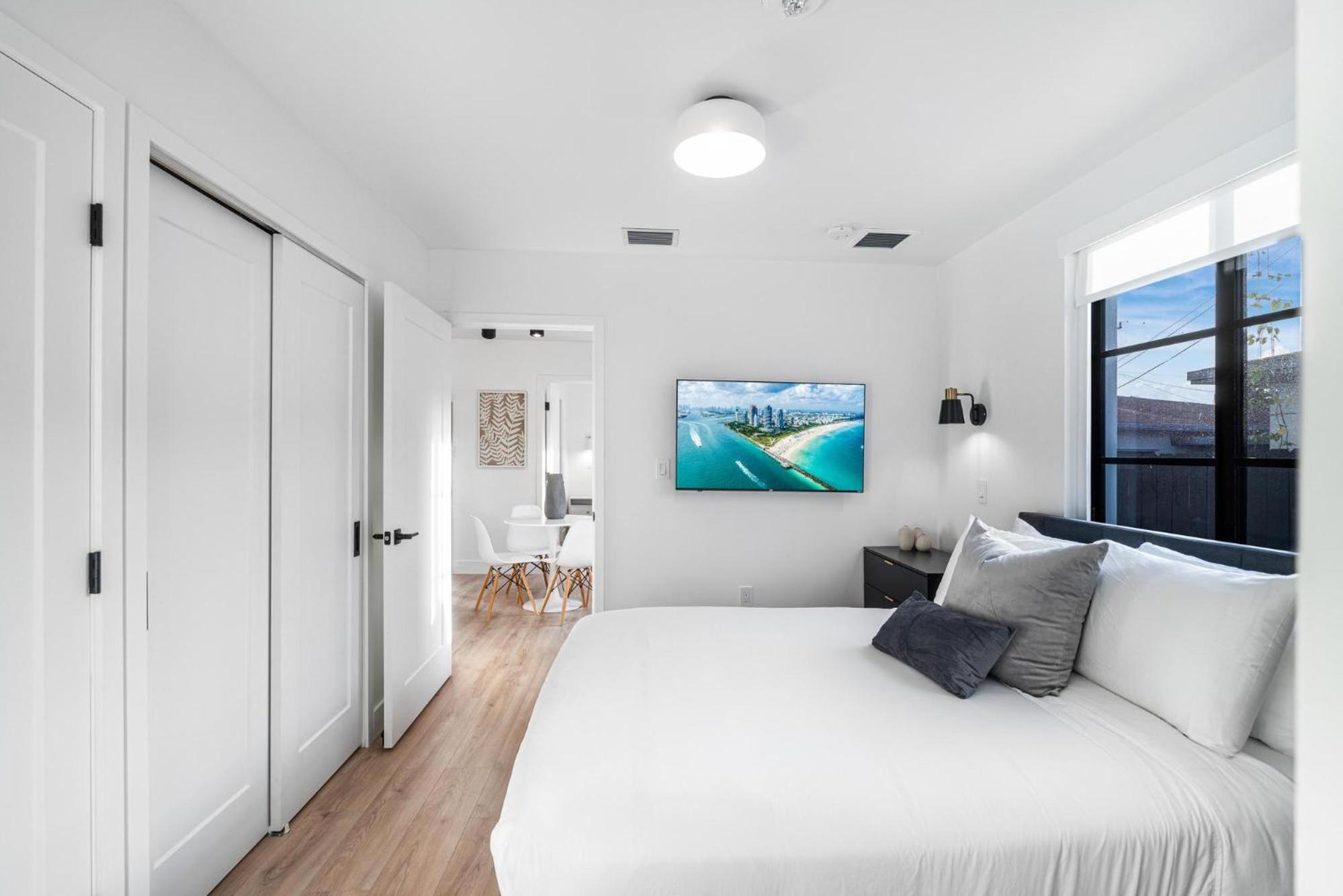 Lux Retreat By Renzzi