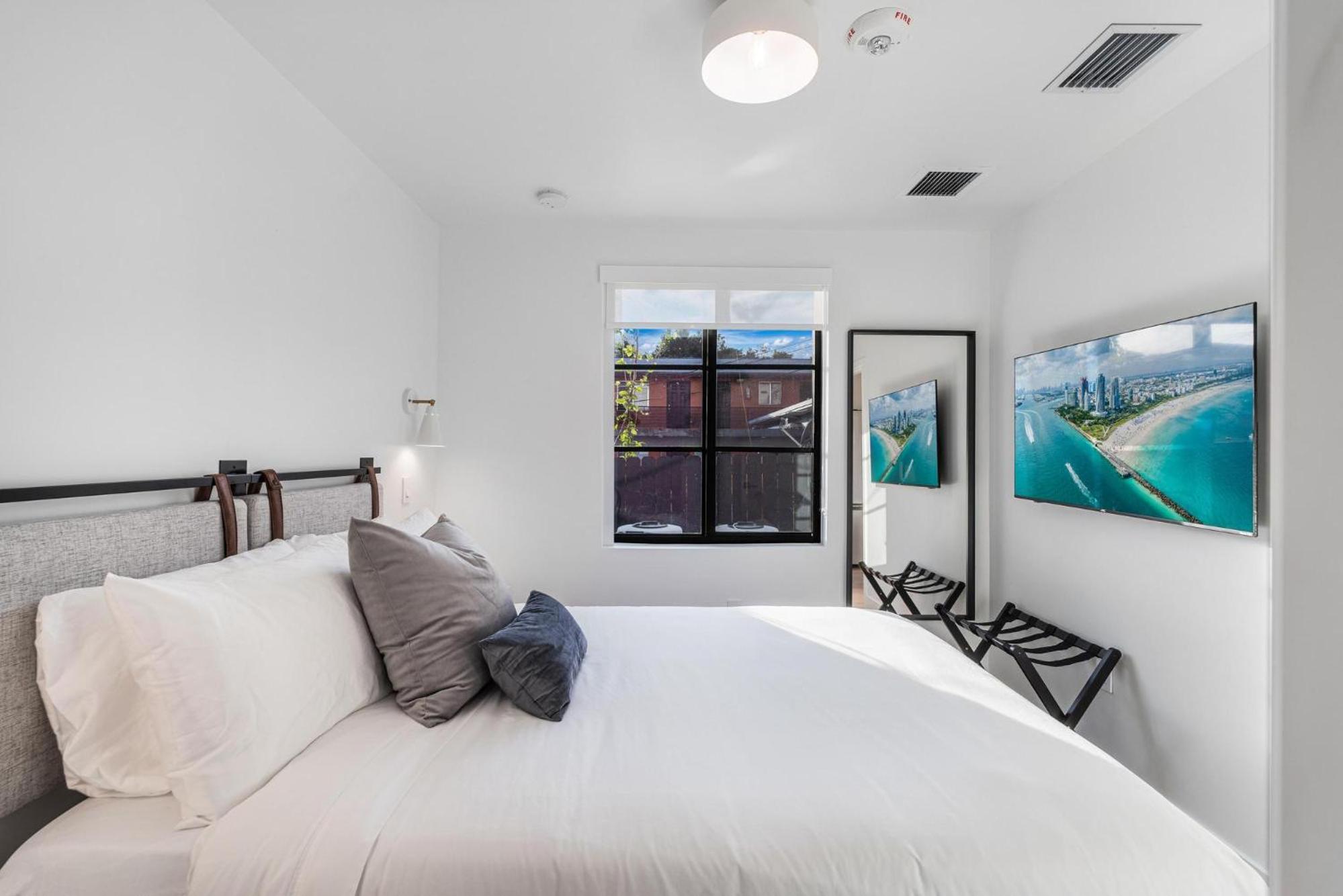 Lux Retreat By Renzzi