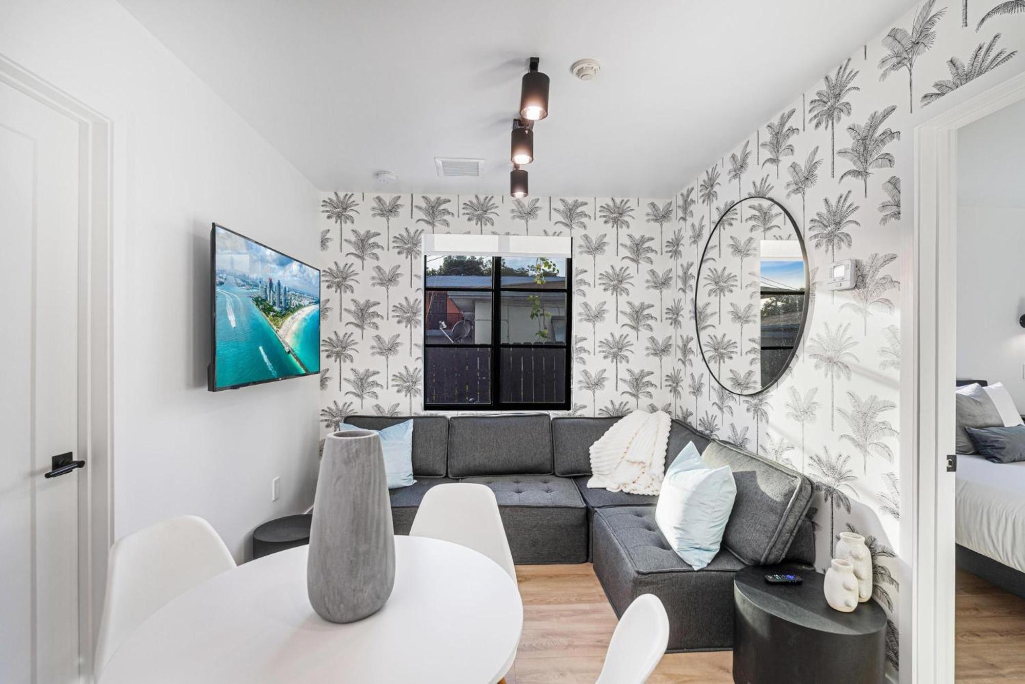 Lux Retreat By Renzzi