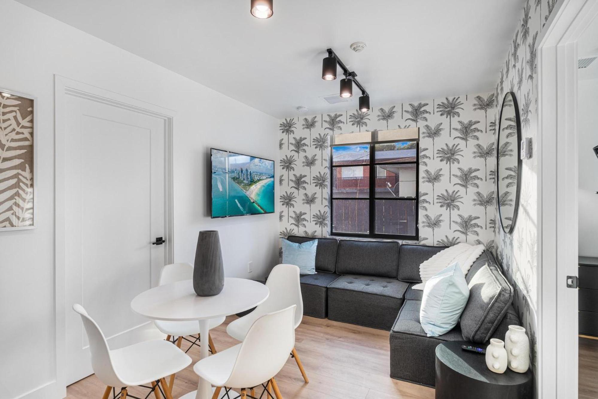 Lux Retreat By Renzzi