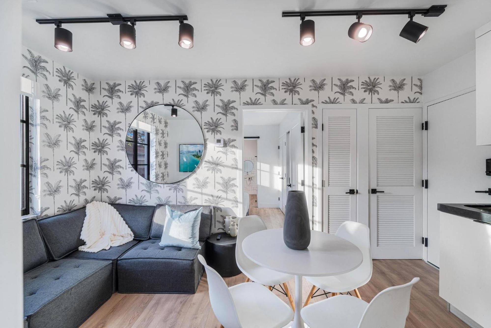 Lux Retreat By Renzzi
