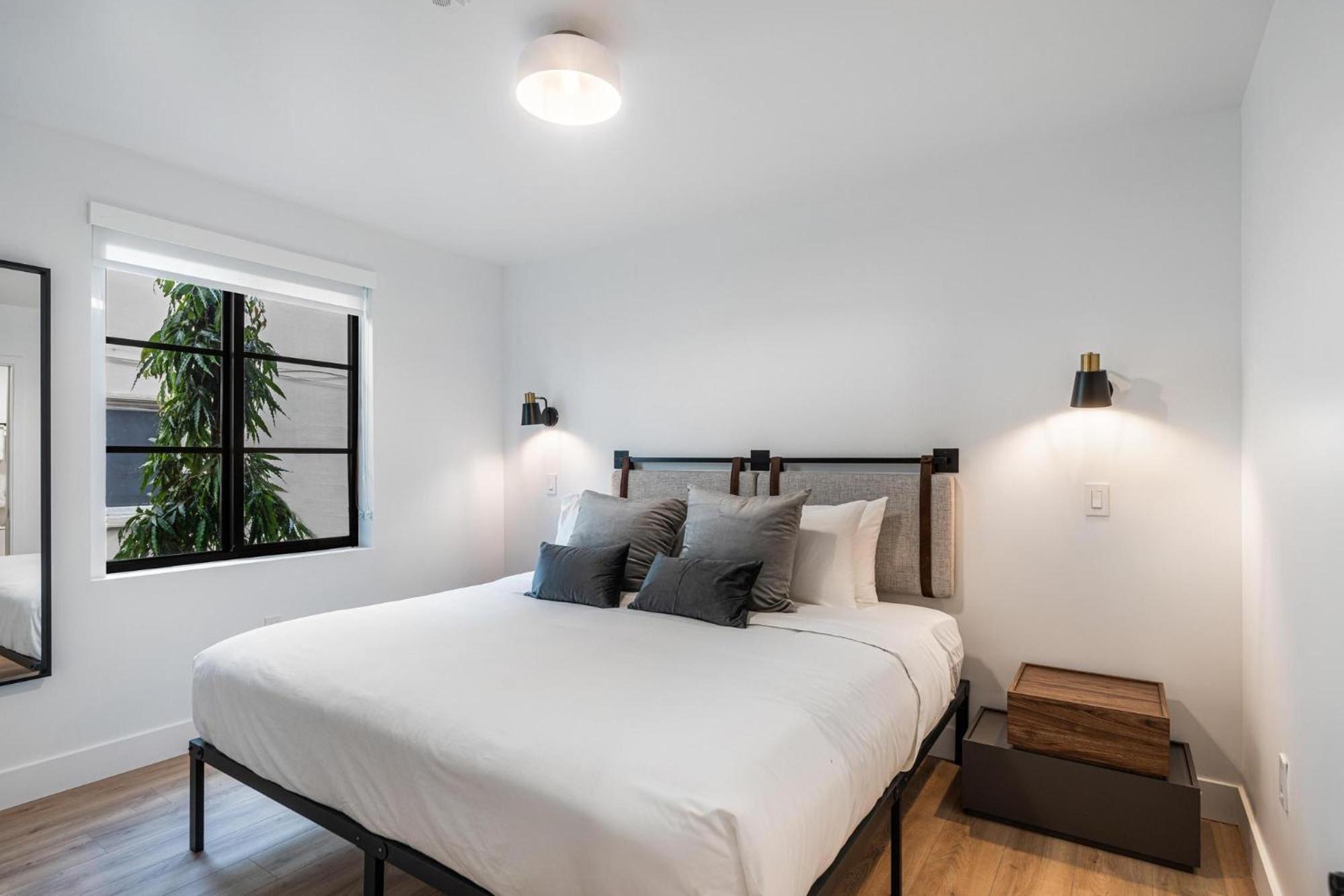 Lux Retreat By Renzzi