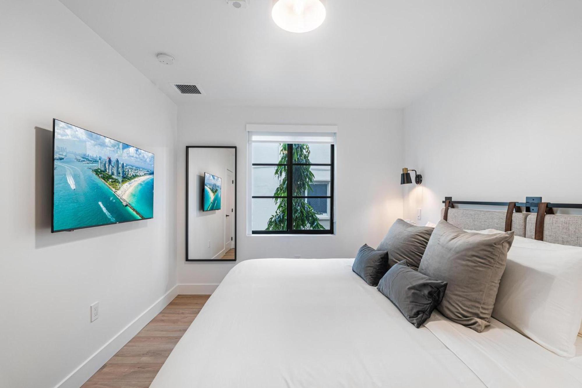 Lux Retreat By Renzzi