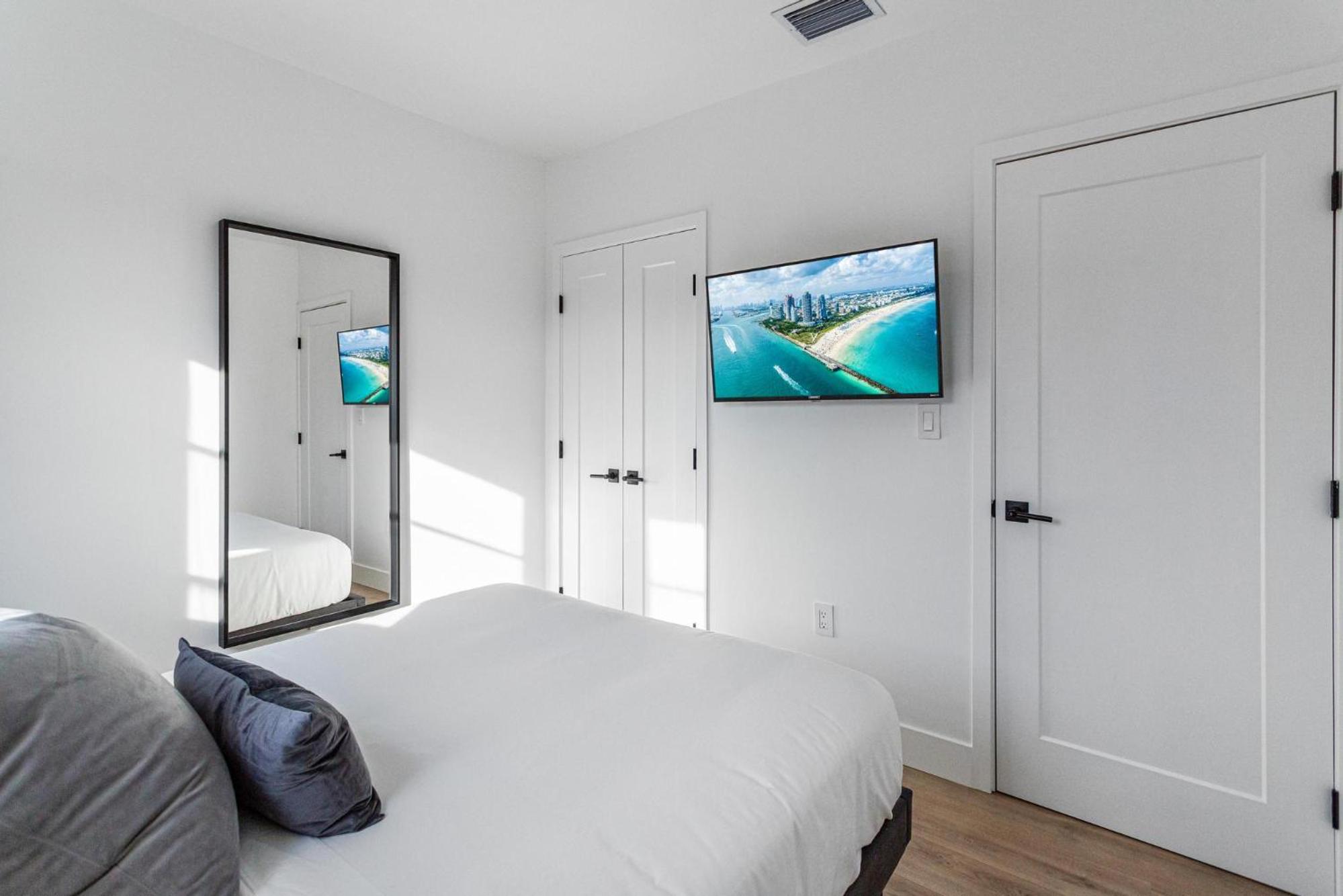Lux Retreat By Renzzi