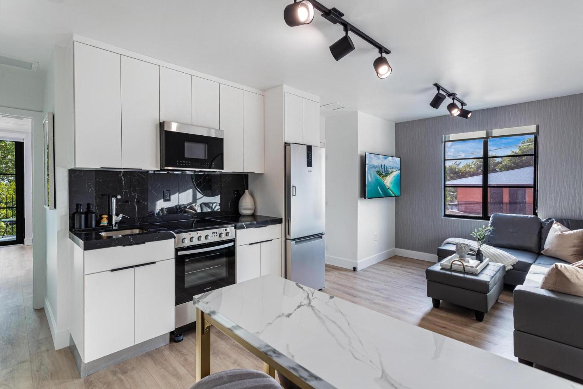 Lux Retreat By Renzzi