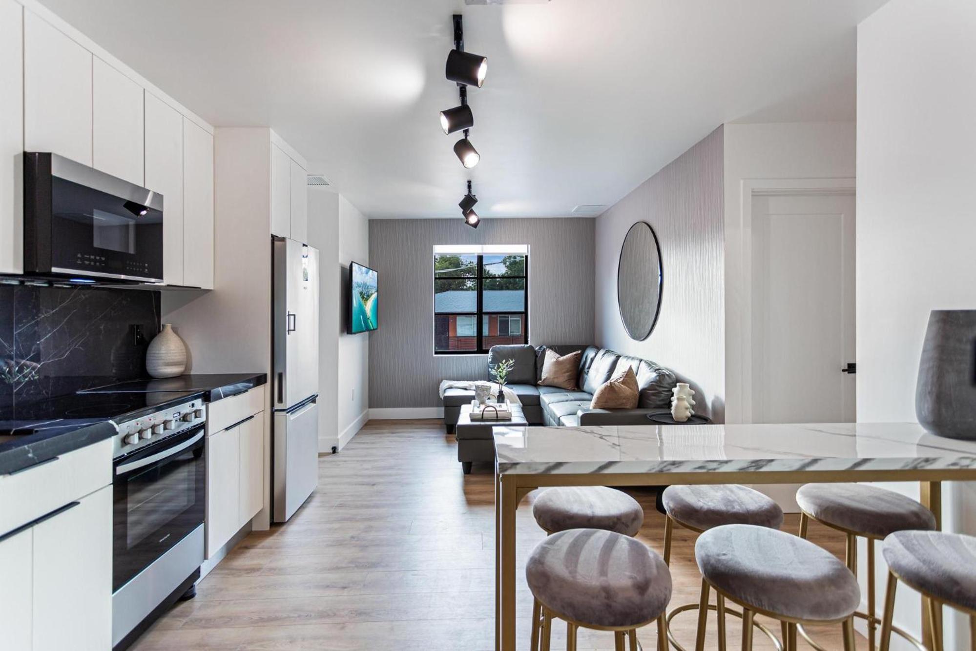Lux Retreat By Renzzi