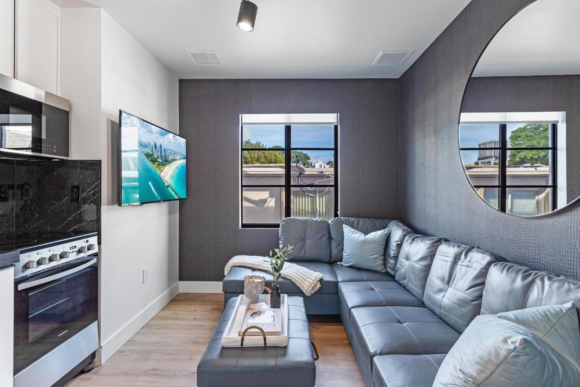 Lux Retreat By Renzzi