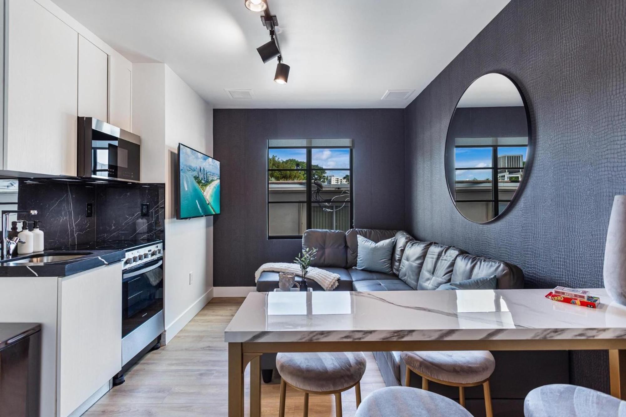 Lux Retreat By Renzzi