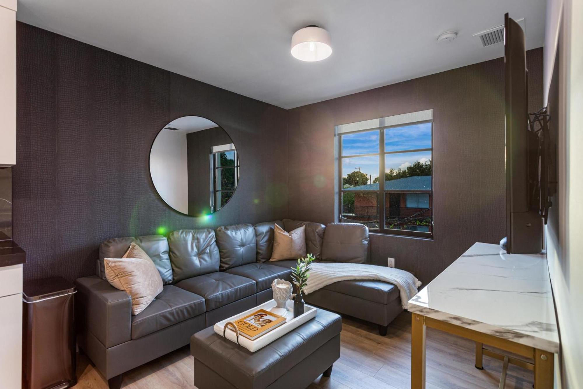 Lux Retreat By Renzzi