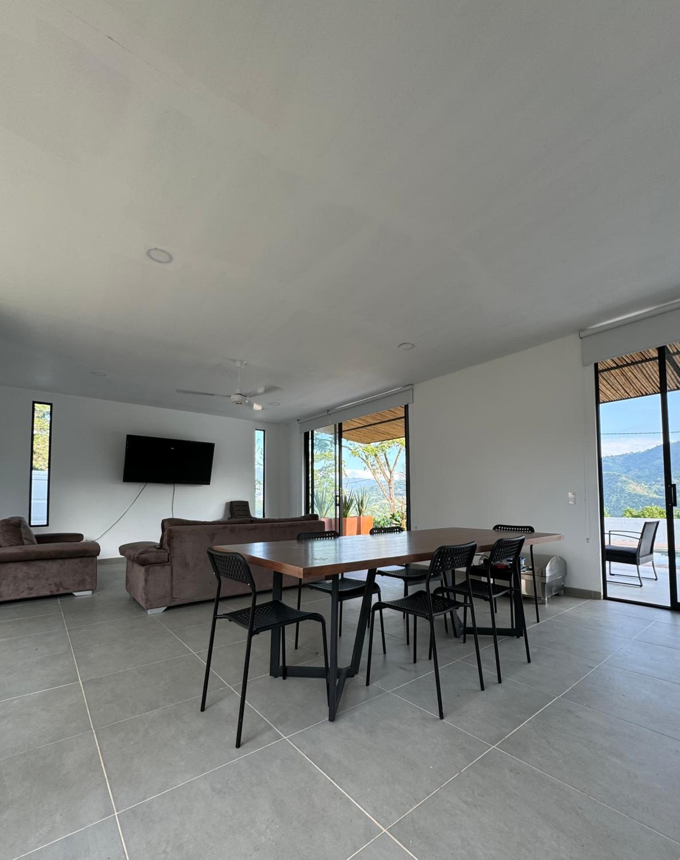 CASA PALMANOVA CON PISCINA EN LA MESA