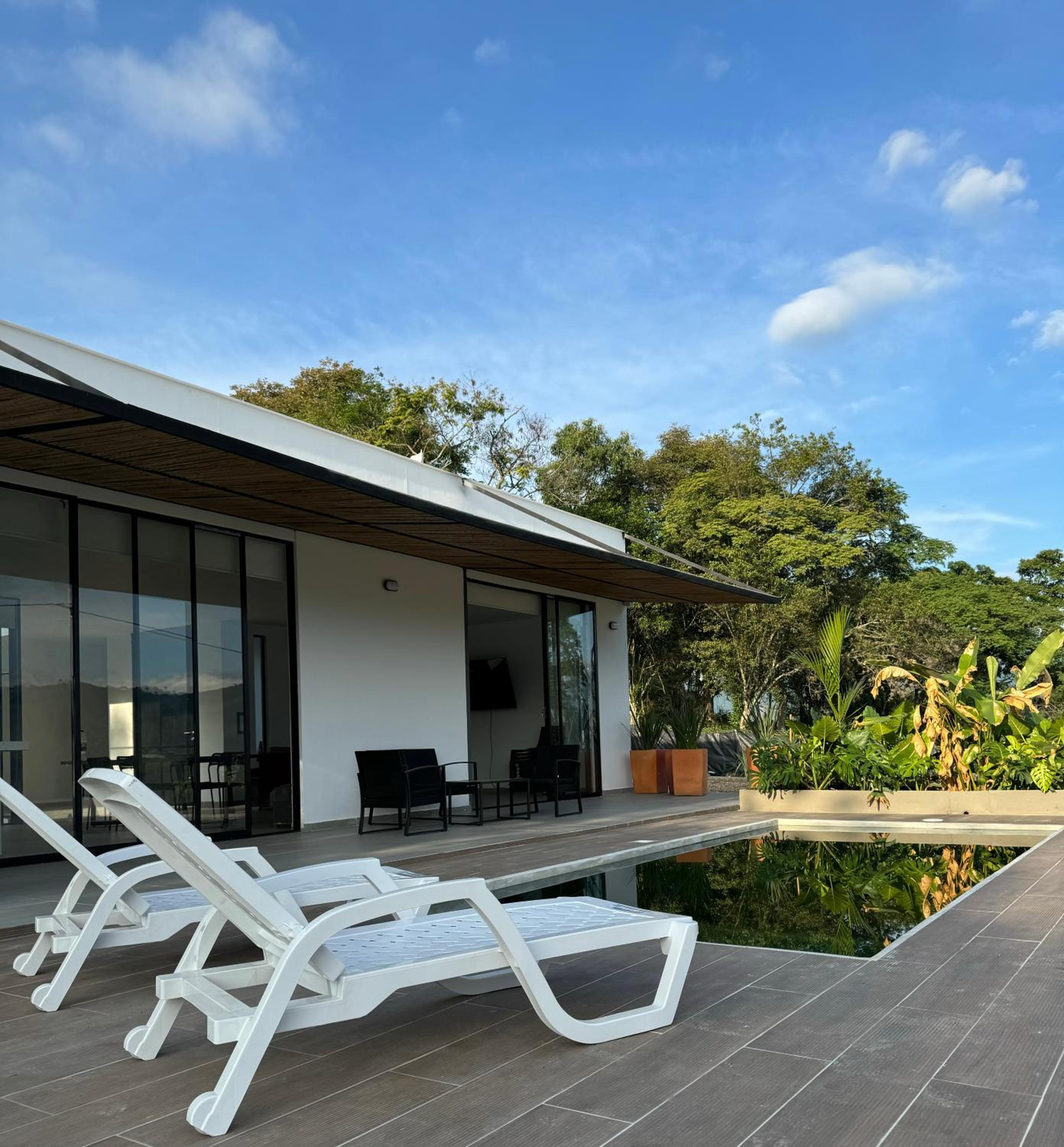 CASA PALMANOVA CON PISCINA EN LA MESA