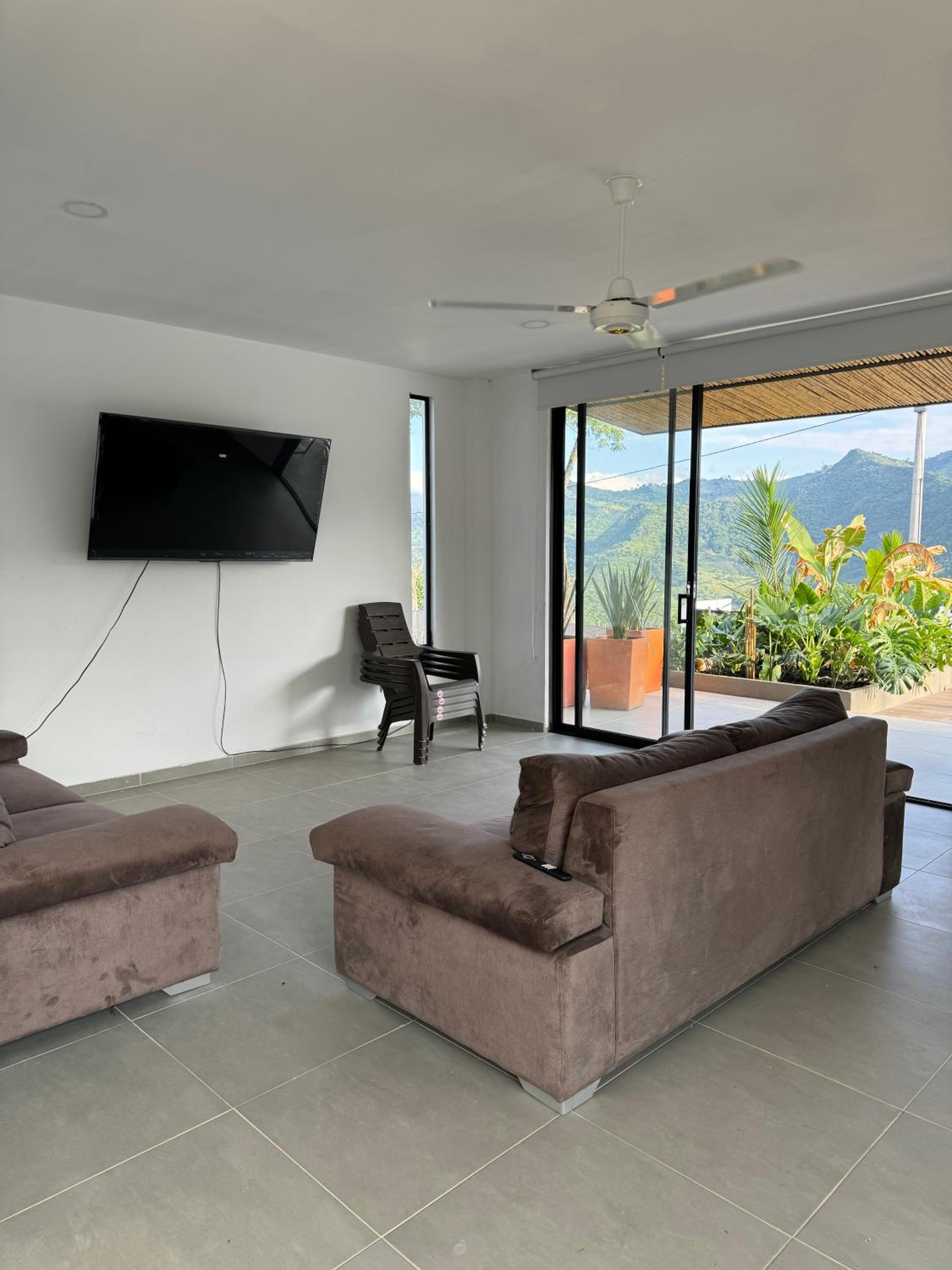 CASA PALMANOVA CON PISCINA EN LA MESA