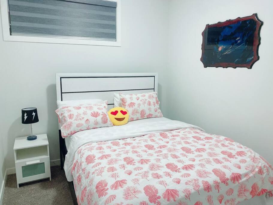 Somy Suite - Cozy 2bedrom with two queens bed and free street parking