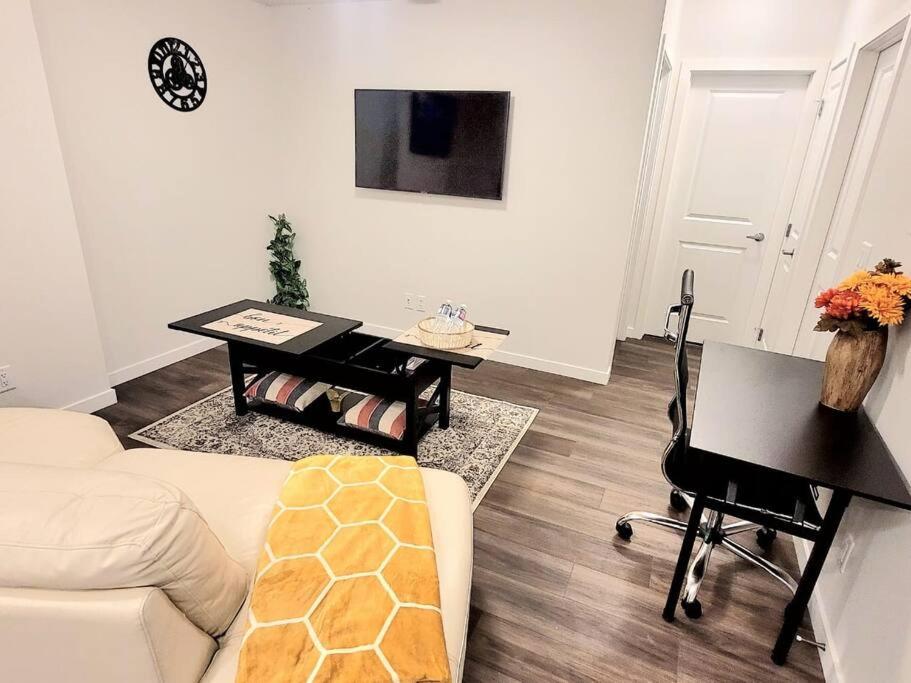 Somy Suite - Cozy 2bedrom with two queens bed and free street parking