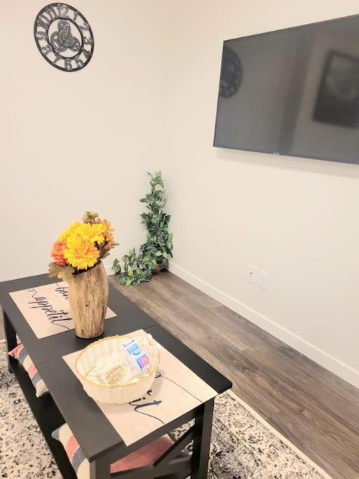 Somy Suite - Cozy 2bedrom with two queens bed and free street parking