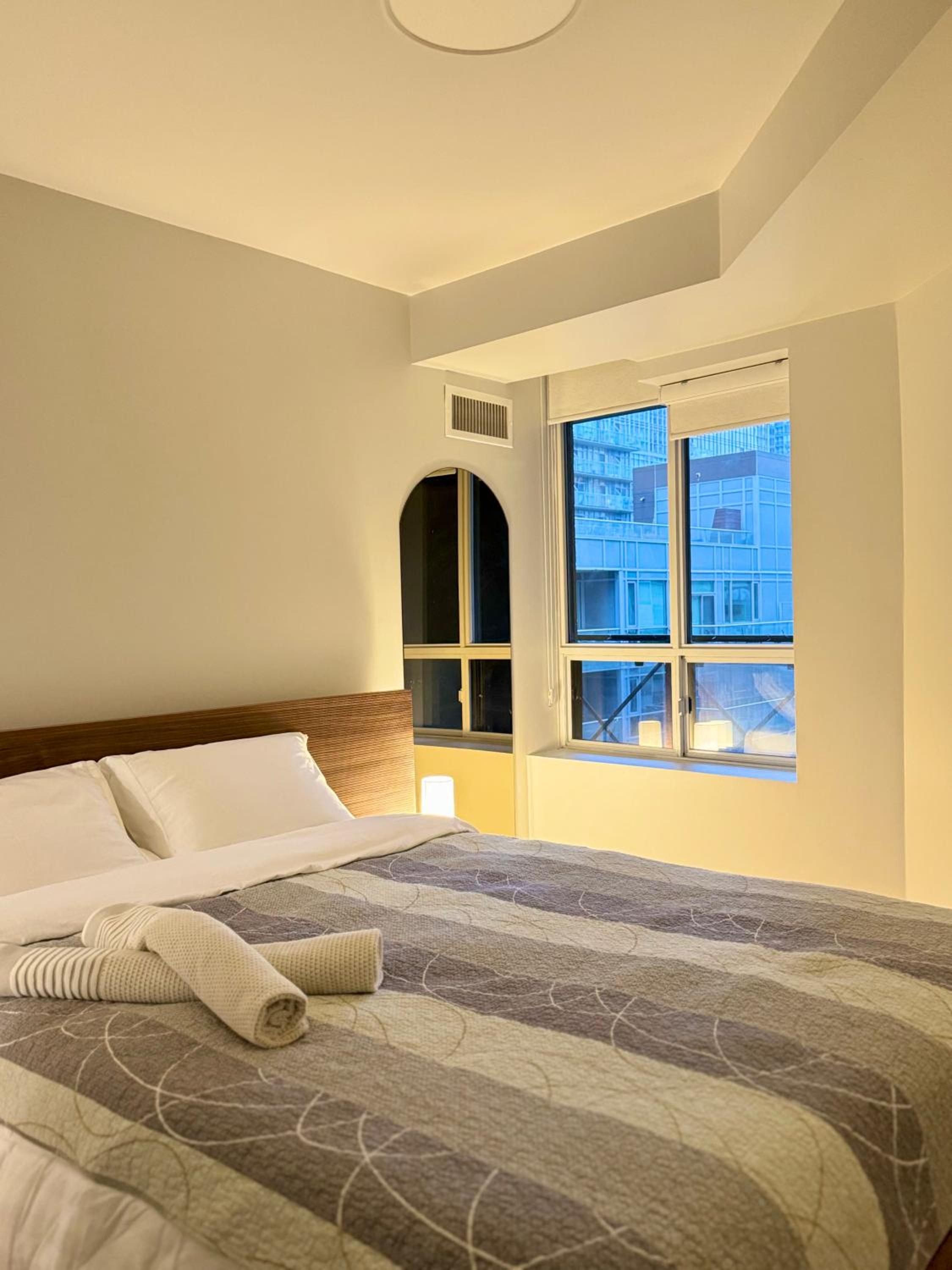 Boutique Suite in Downtown Toronto, Free Parking!