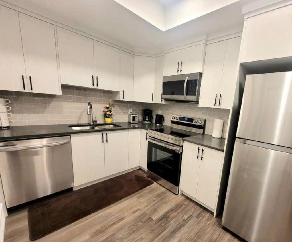 Somy Suite - Cozy 2bedrom with two queens bed and free street parking