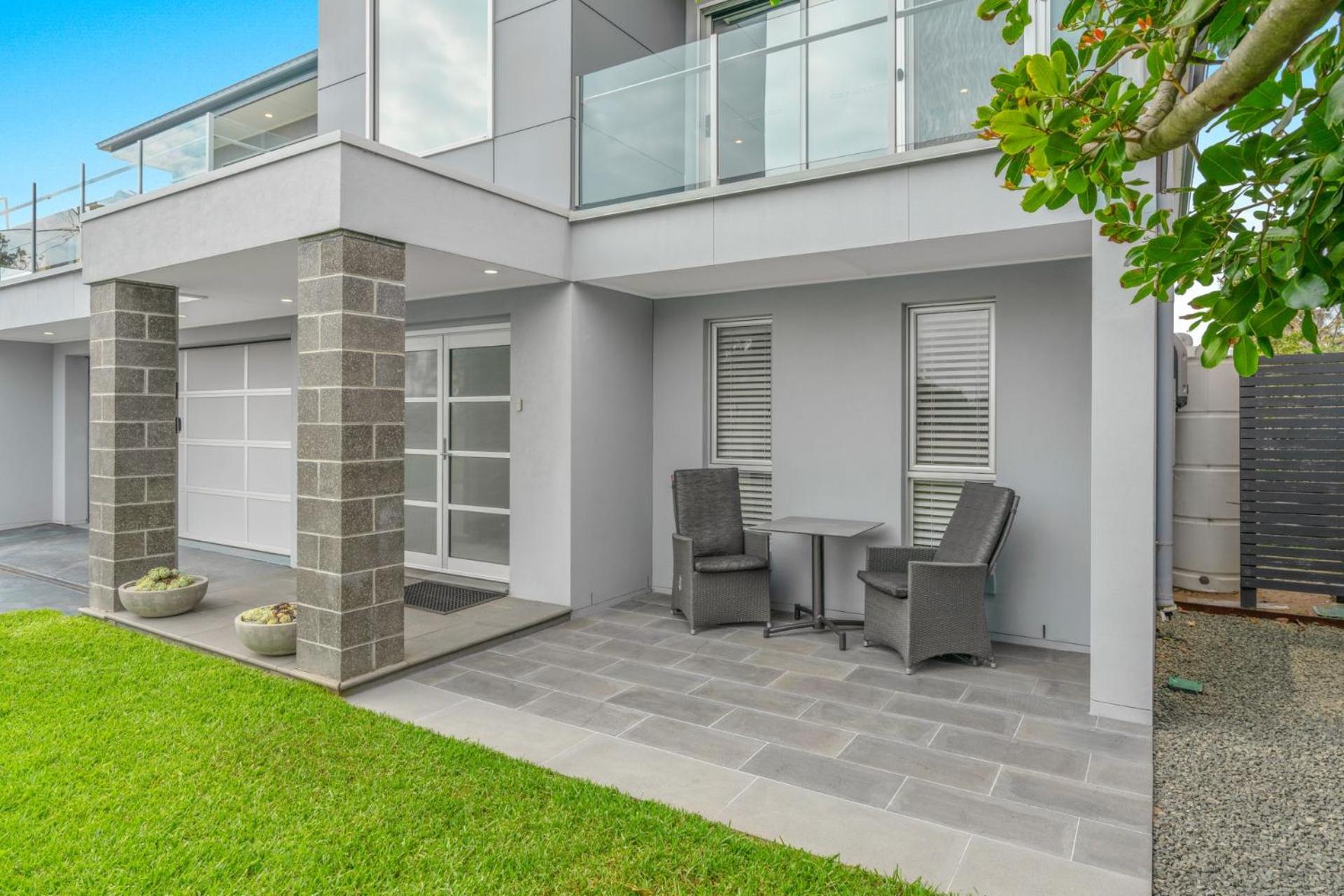 Sea La Vie - Pet Friendly with Fireplace and Swimming Pool & Spa