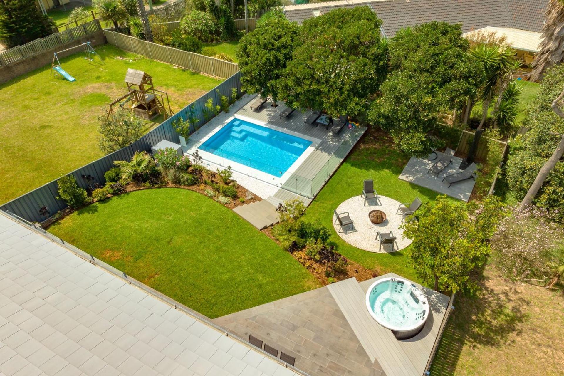 Sea La Vie - Pet Friendly with Fireplace and Swimming Pool & Spa