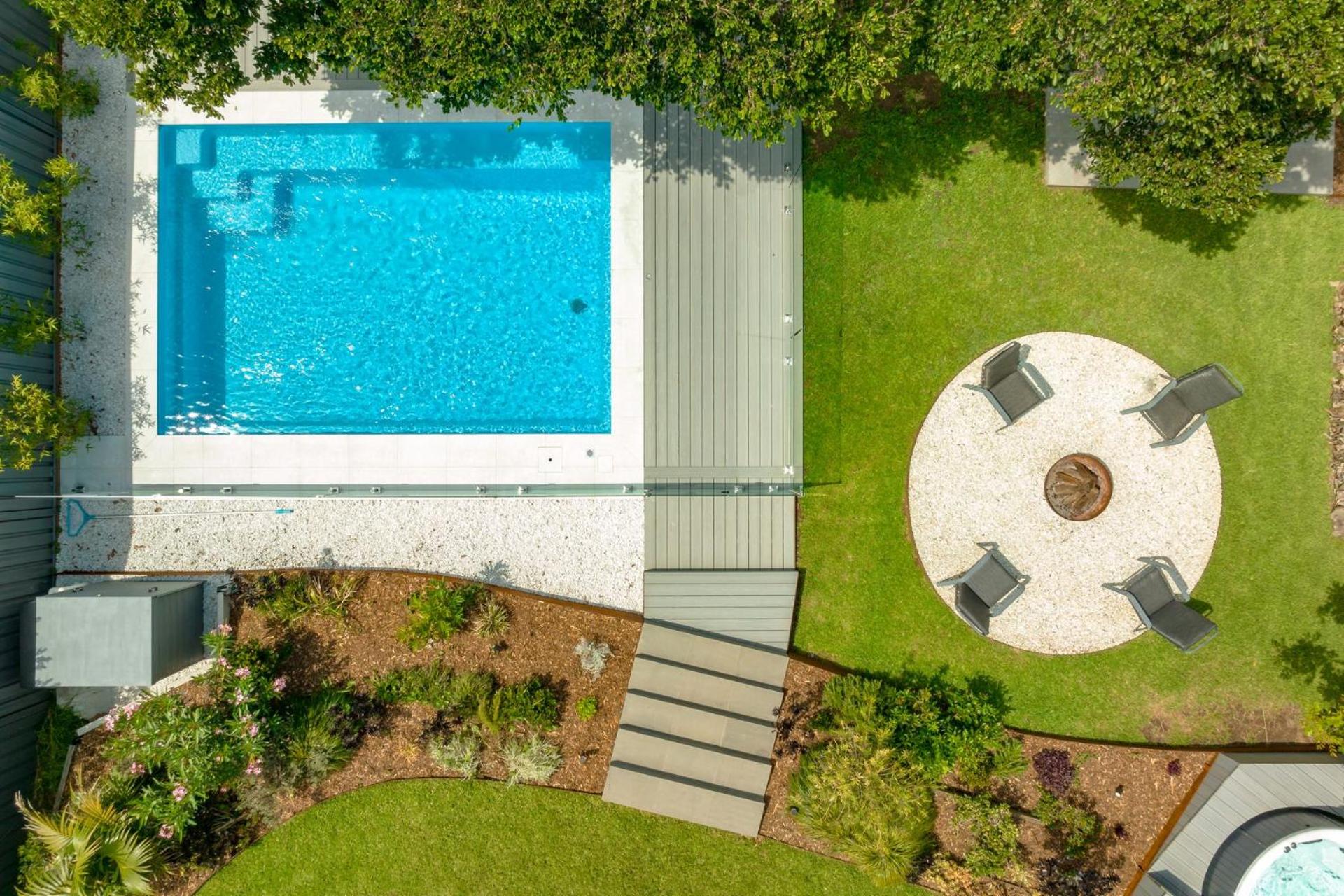 Sea La Vie - Pet Friendly with Fireplace and Swimming Pool & Spa