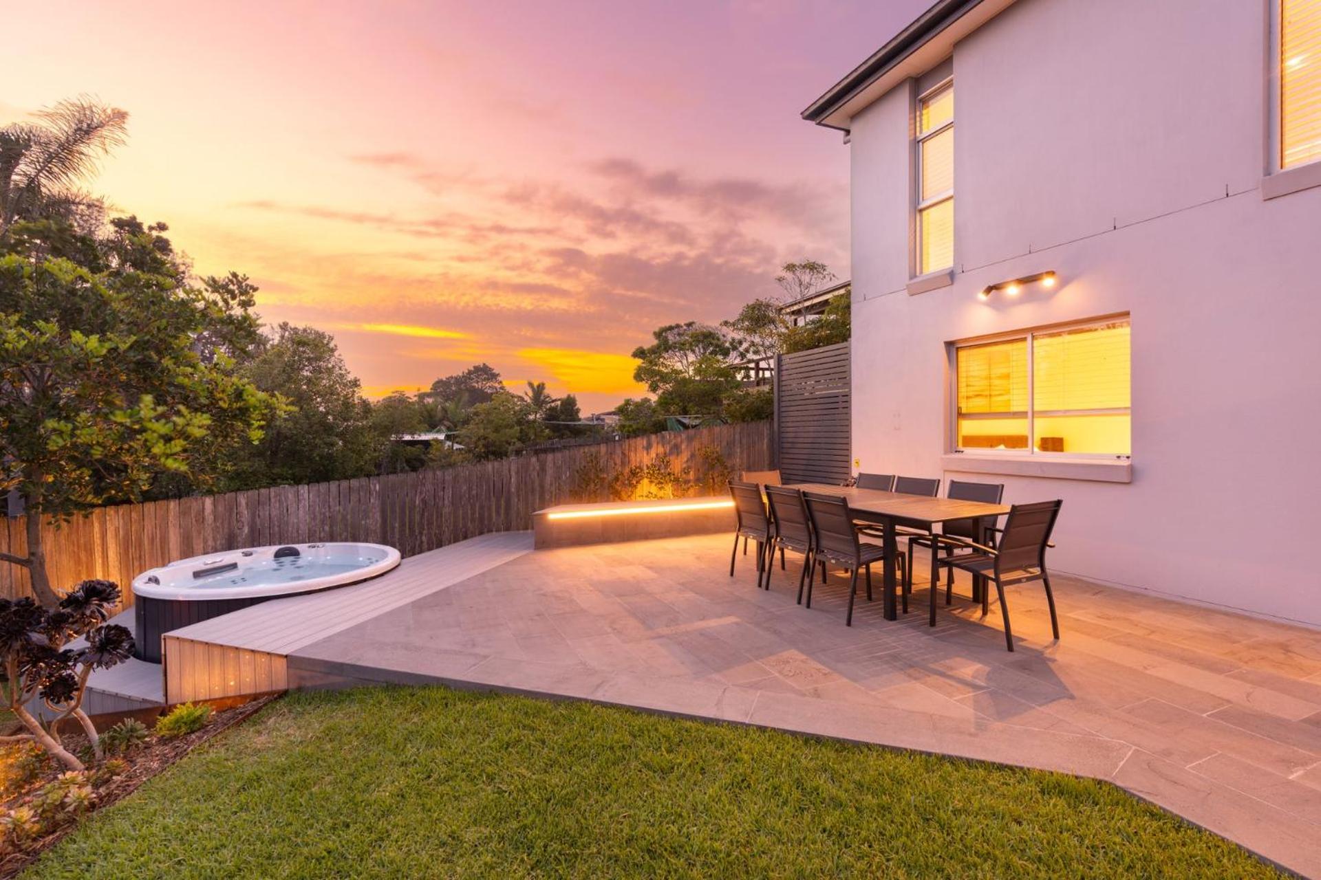 Sea La Vie - Pet Friendly with Fireplace and Swimming Pool & Spa