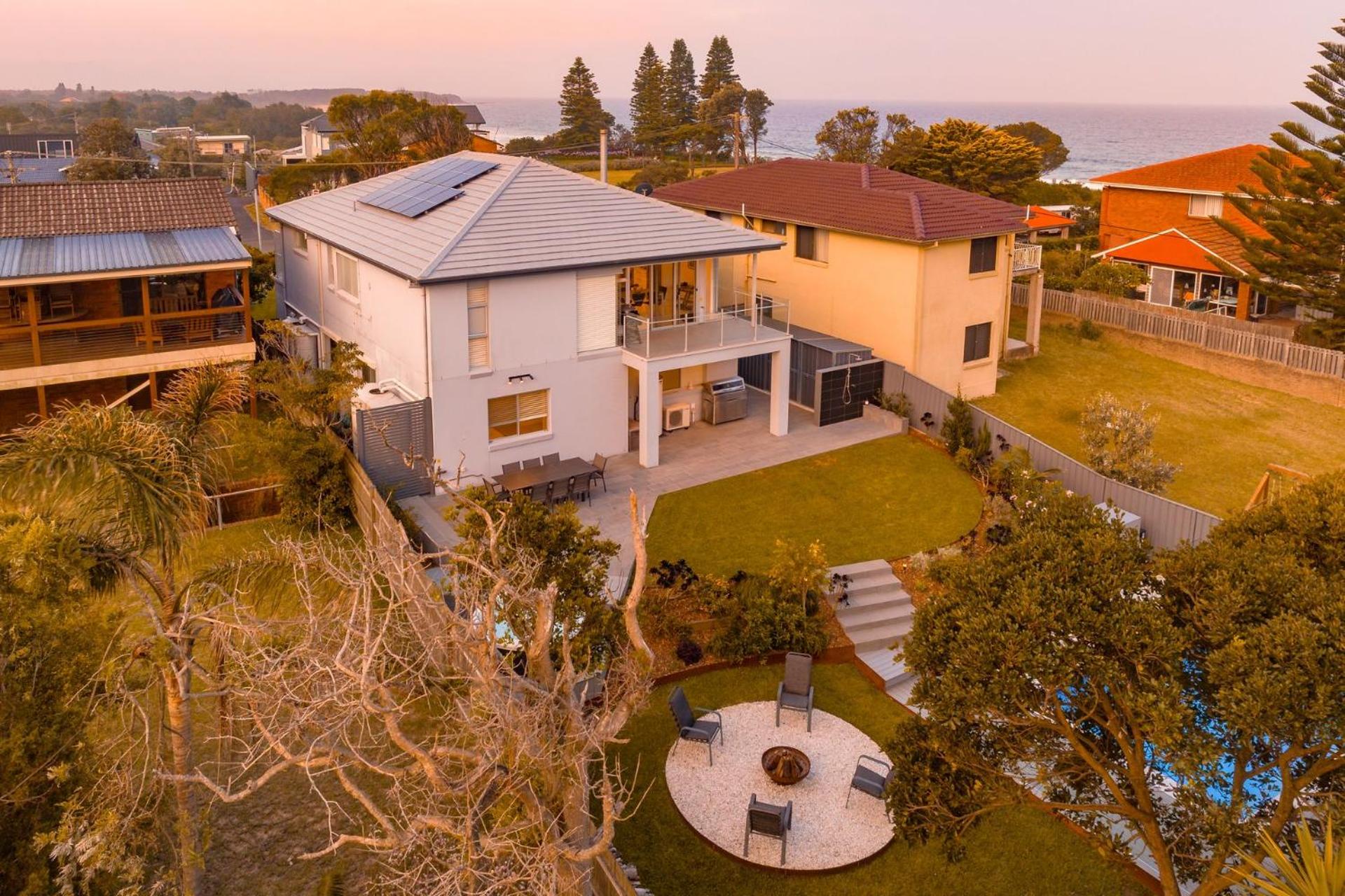 Sea La Vie - Pet Friendly with Fireplace and Swimming Pool & Spa
