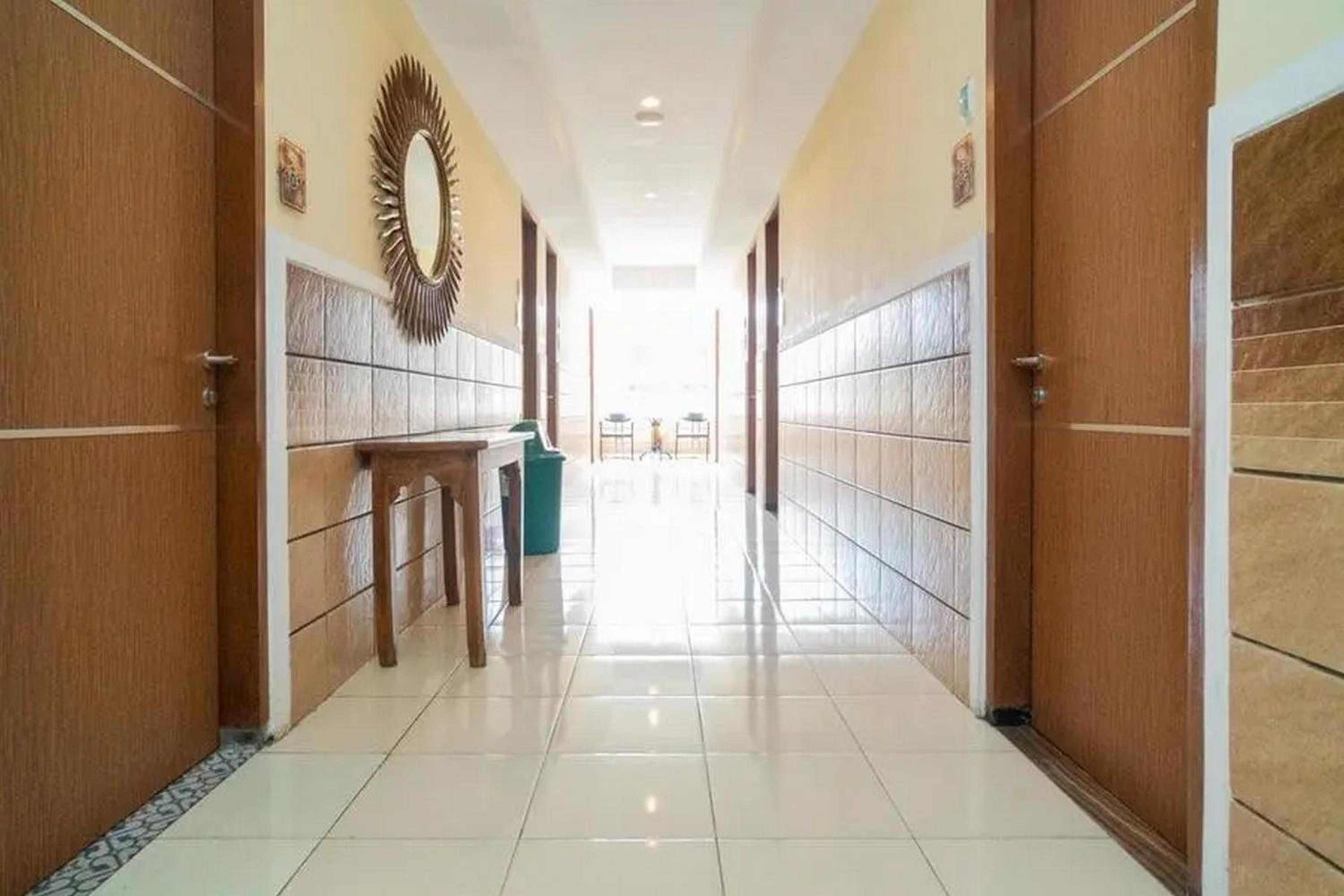 Urbanview Hotel Omah Anin Batu by RedDoorz view 4