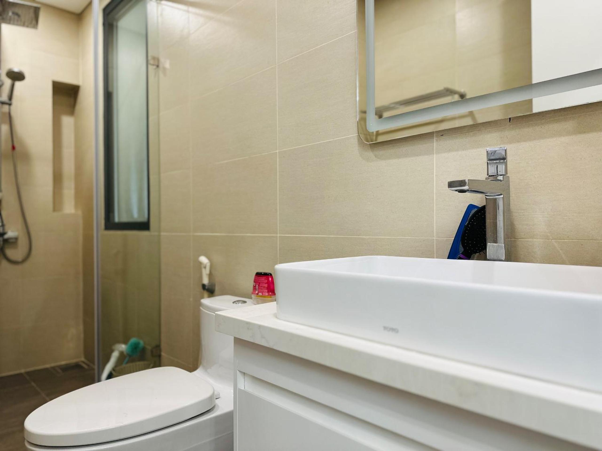 The LuxHomes Apartment Vinhome Imperia, HP view 2