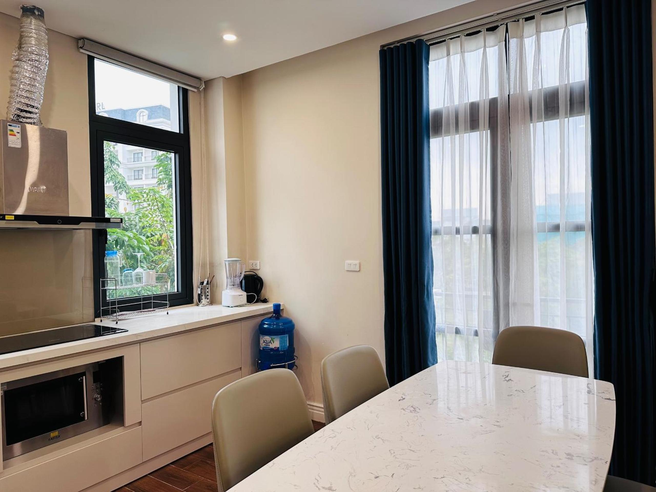 The LuxHomes Apartment Vinhome Imperia, HP view 4