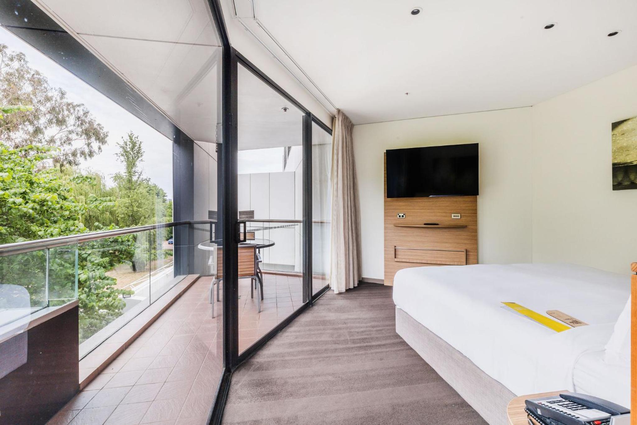 Canberra Vacations - Crowne Plaza Canberra, an IHG Hotel - Property Image 12