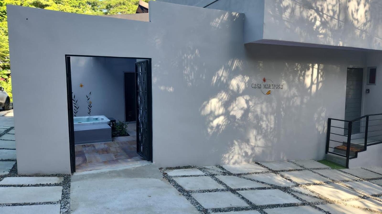 CASA MARIPOSA en Punta Leona a 500 metros de la playa FULL EQUIPADA Espacio y precio a tu medida Posibilidad de alquilar la casa entera, dos apartamentos a