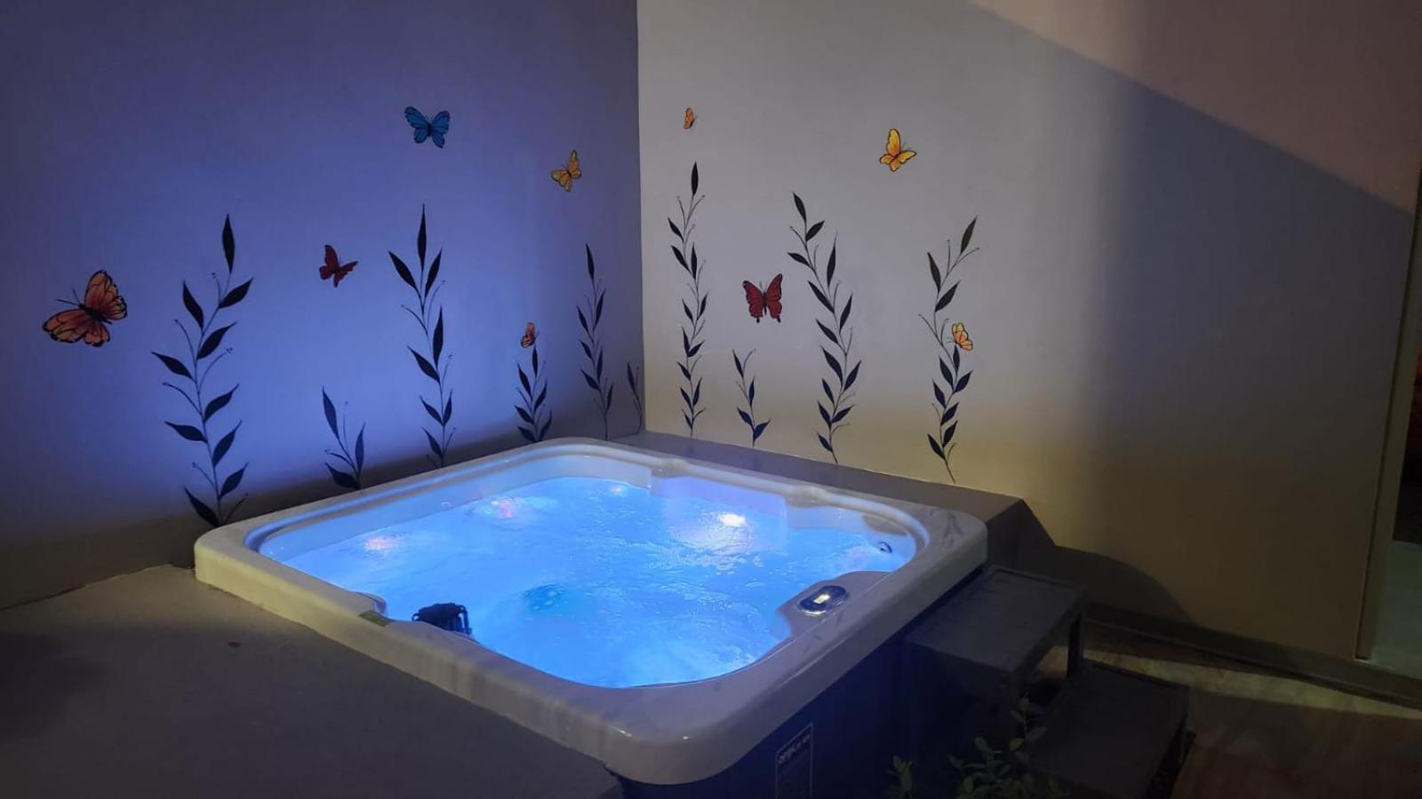 CASA MARIPOSA en Punta Leona a 500 metros de la playa FULL EQUIPADA Espacio y precio a tu medida Posibilidad de alquilar la casa entera, dos apartamentos a