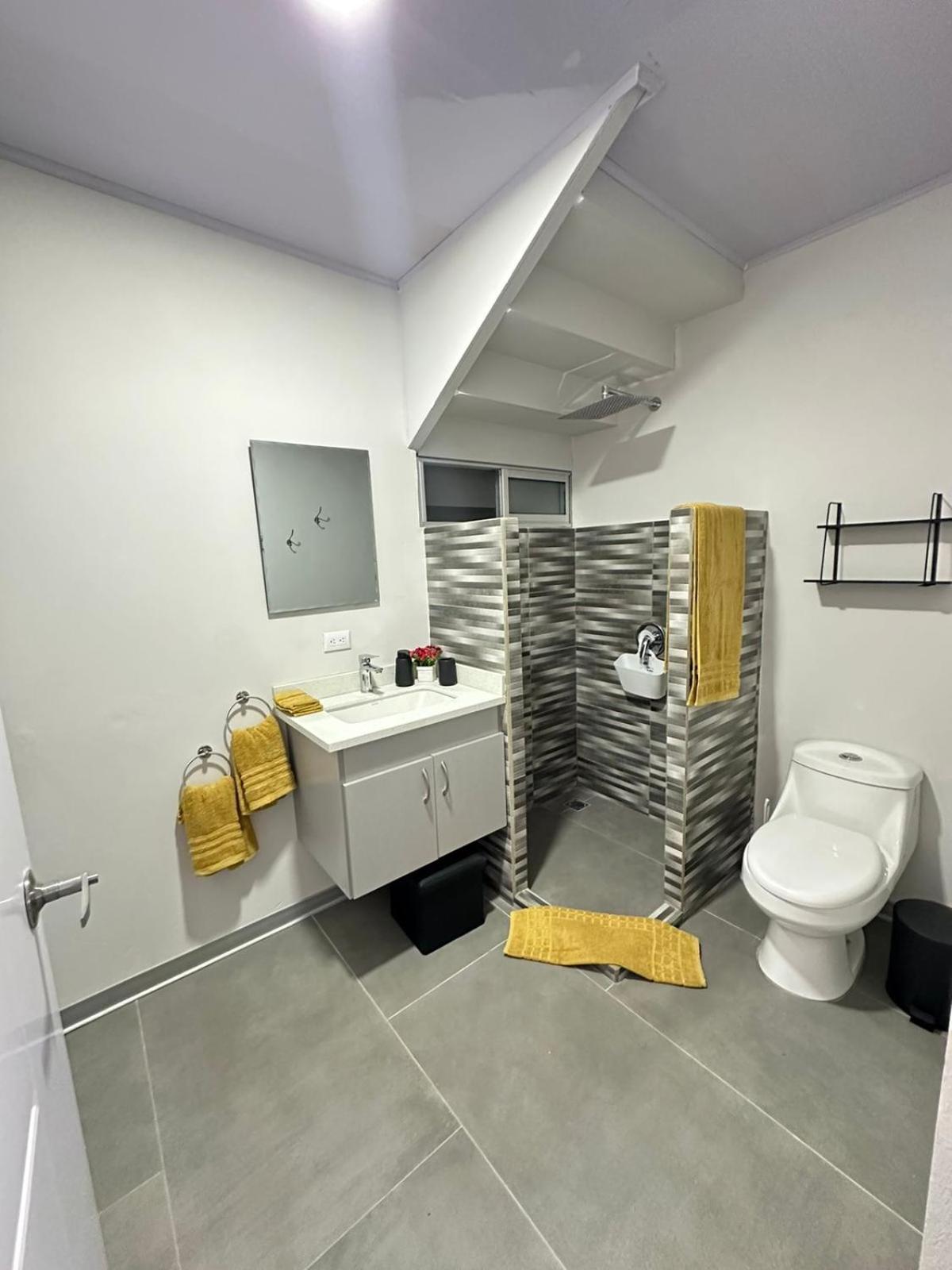 CASA MARIPOSA en Punta Leona a 500 metros de la playa FULL EQUIPADA Espacio y precio a tu medida Posibilidad de alquilar la casa entera, dos apartamentos a