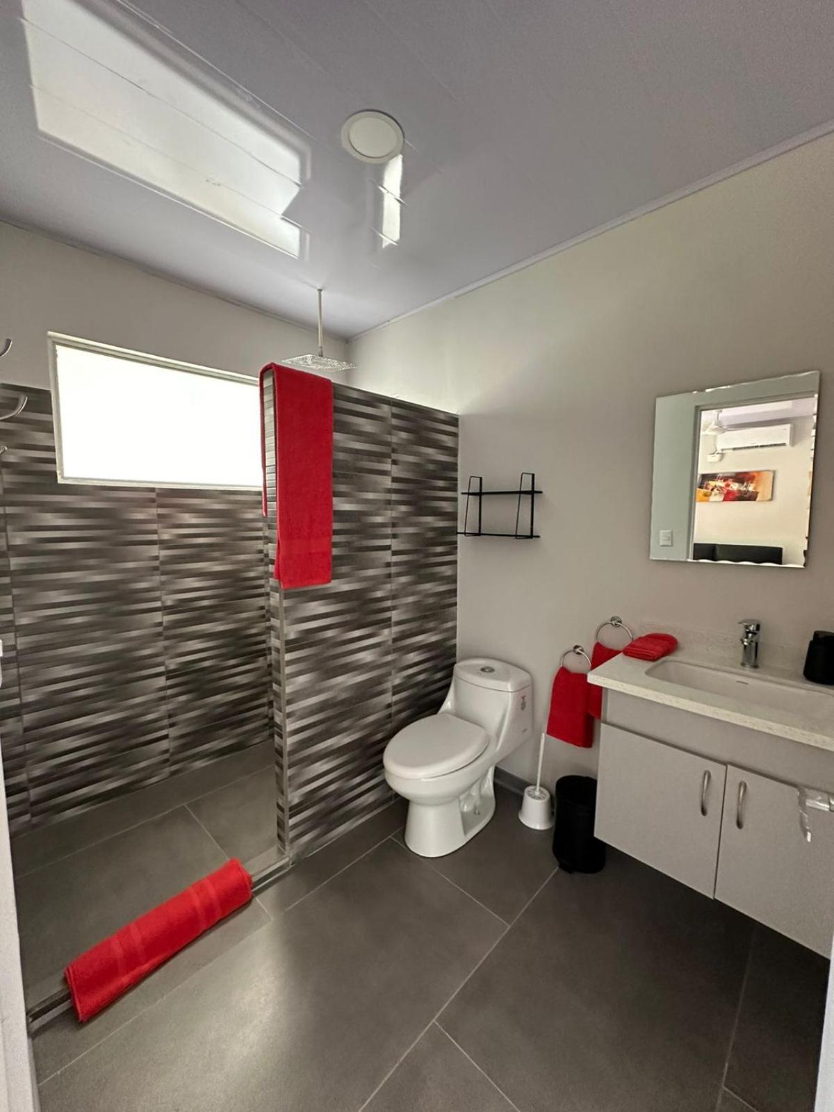 CASA MARIPOSA en Punta Leona a 500 metros de la playa FULL EQUIPADA Espacio y precio a tu medida Posibilidad de alquilar la casa entera, dos apartamentos a