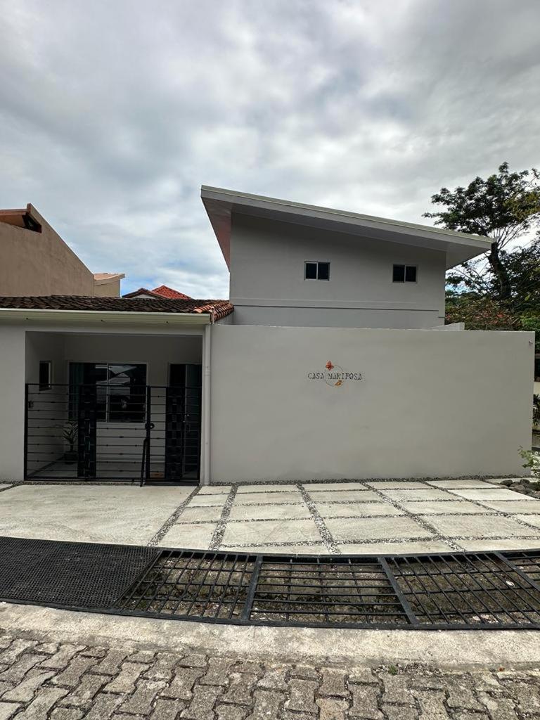 CASA MARIPOSA en Punta Leona a 500 metros de la playa FULL EQUIPADA Espacio y precio a tu medida Posibilidad de alquilar la casa entera, dos apartamentos a