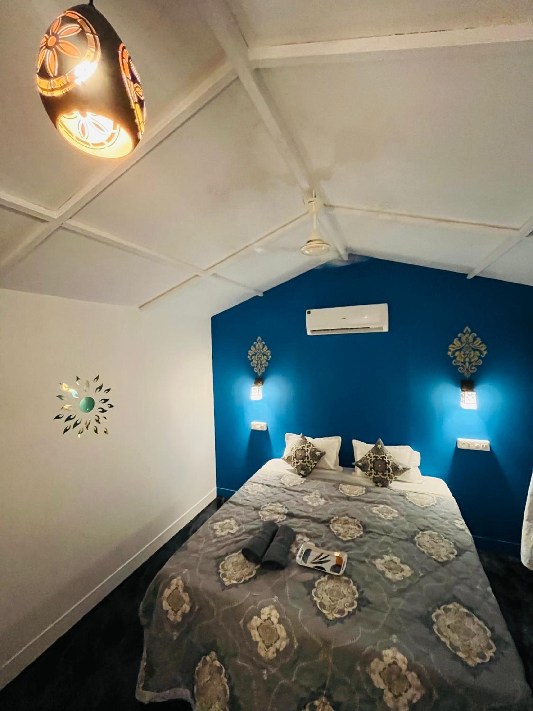 LAKSHDEEP COTTAGES
