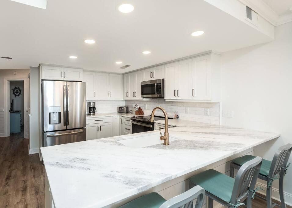 Shipwatch 418 - Luxury Oceanfront Penthouse in Isle of Palms view 4