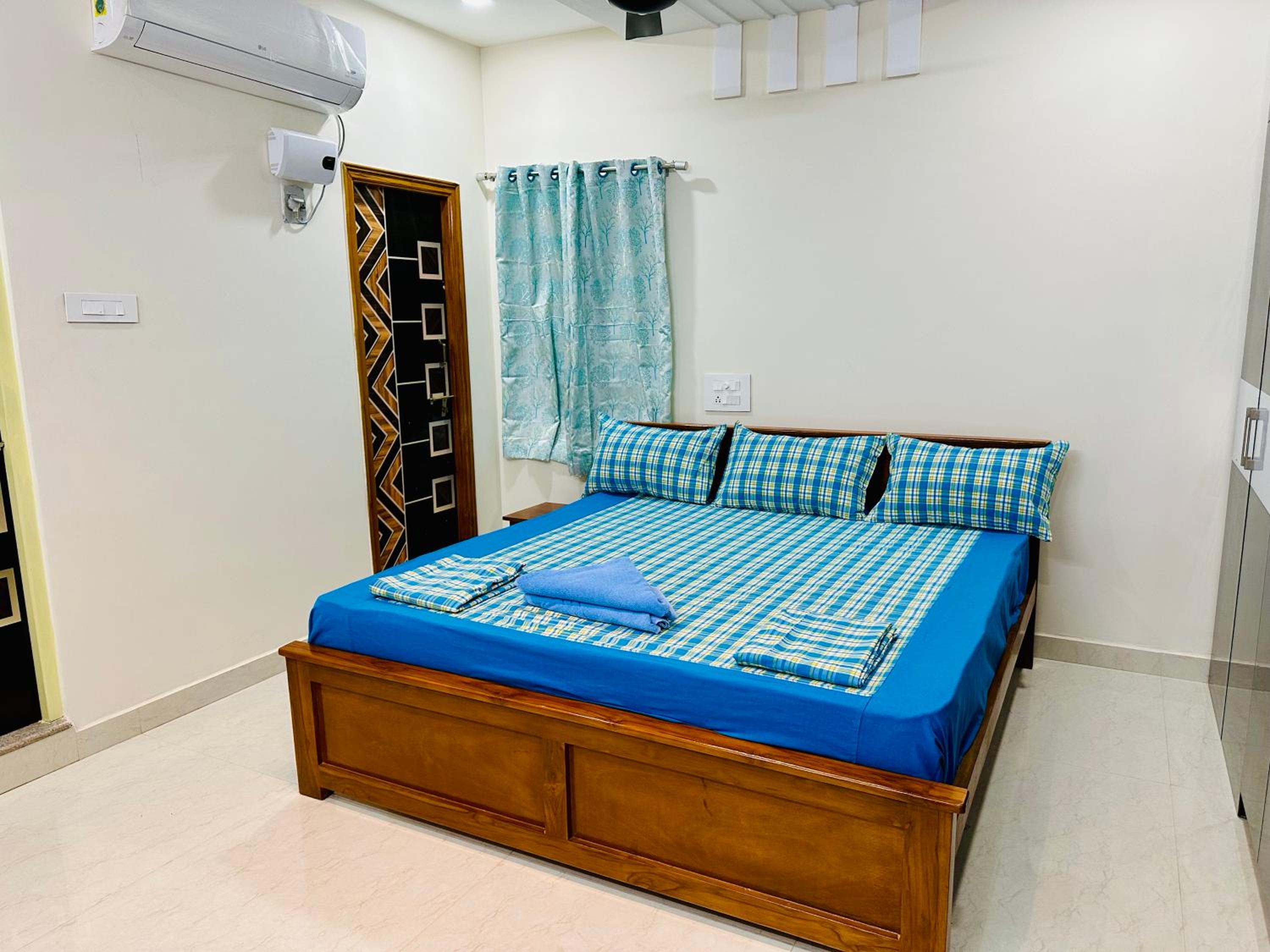 TrueLife Majestic Suites - 3BHK Large Signature Apartments - PS4 Veg Restaurant - On the way to Balaji Temple - Modular Kitchen - Large Hall, Super fast Wi view 2
