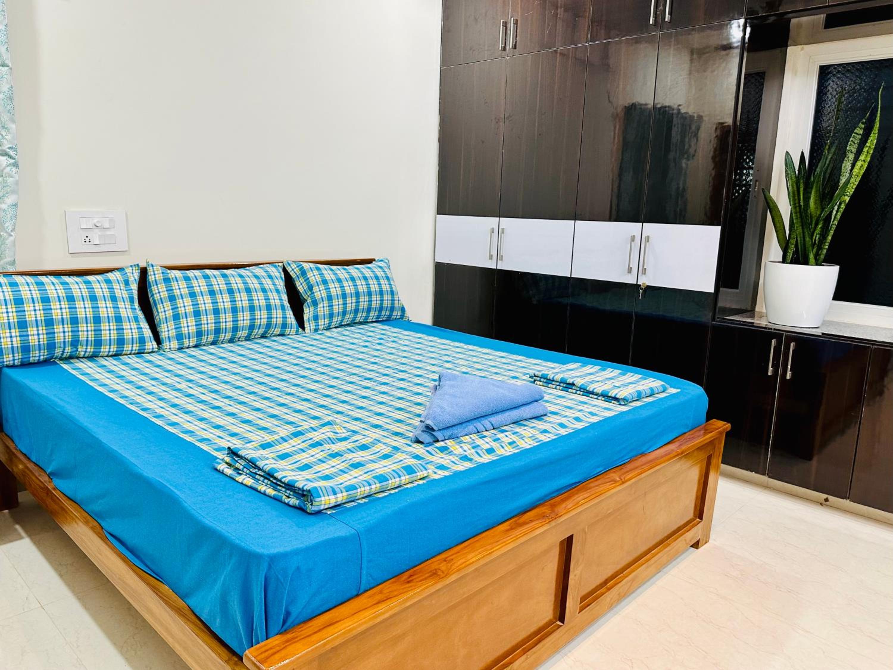 TrueLife Majestic Suites - 3BHK Large Signature Apartments - PS4 Veg Restaurant - On the way to Balaji Temple - Modular Kitchen - Large Hall, Super fast Wi view 4