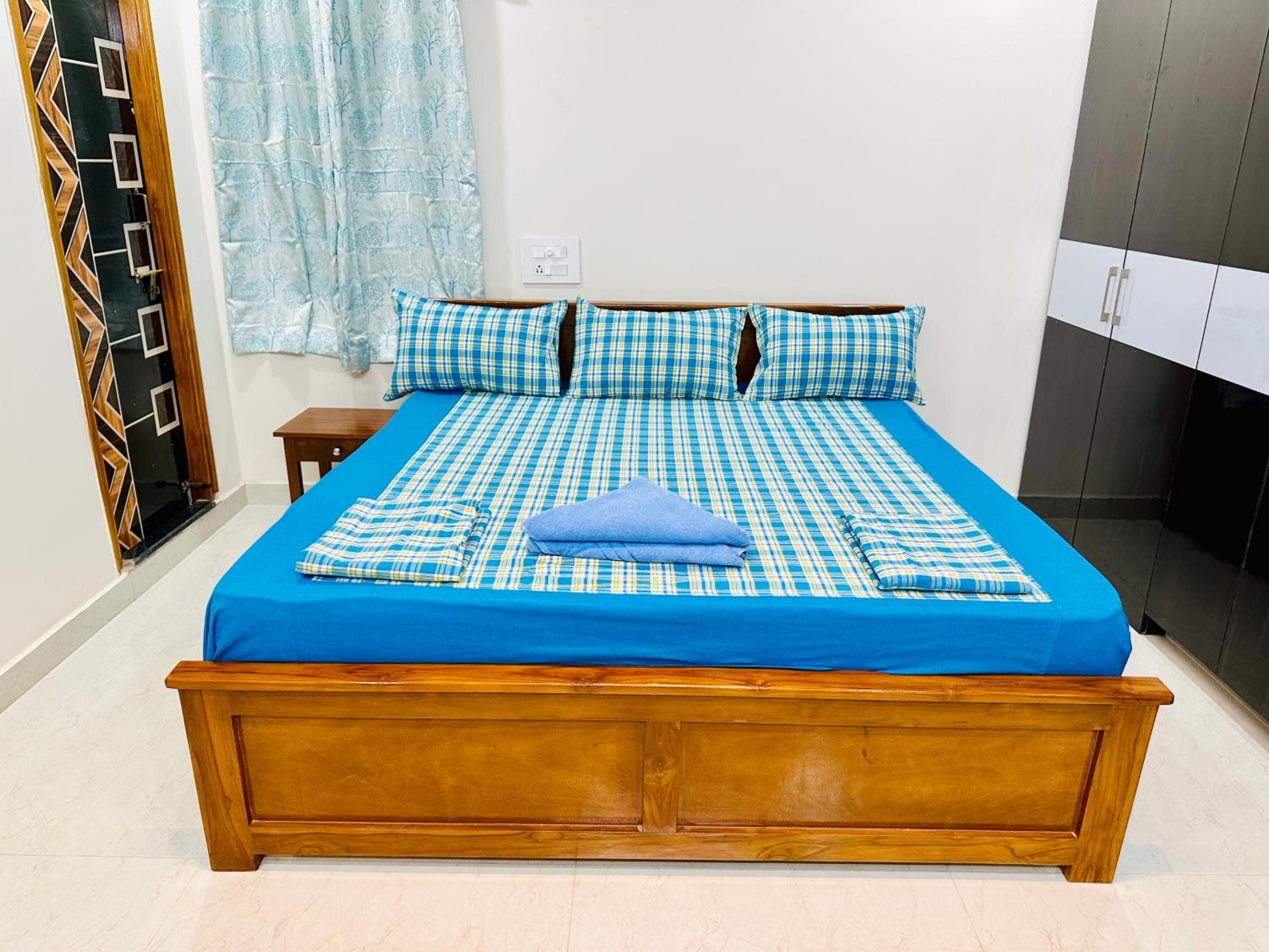 TrueLife Majestic Suites - 3BHK Large Signature Apartments - PS4 Veg Restaurant - On the way to Balaji Temple - Modular Kitchen - Large Hall, Super fast Wi view 3