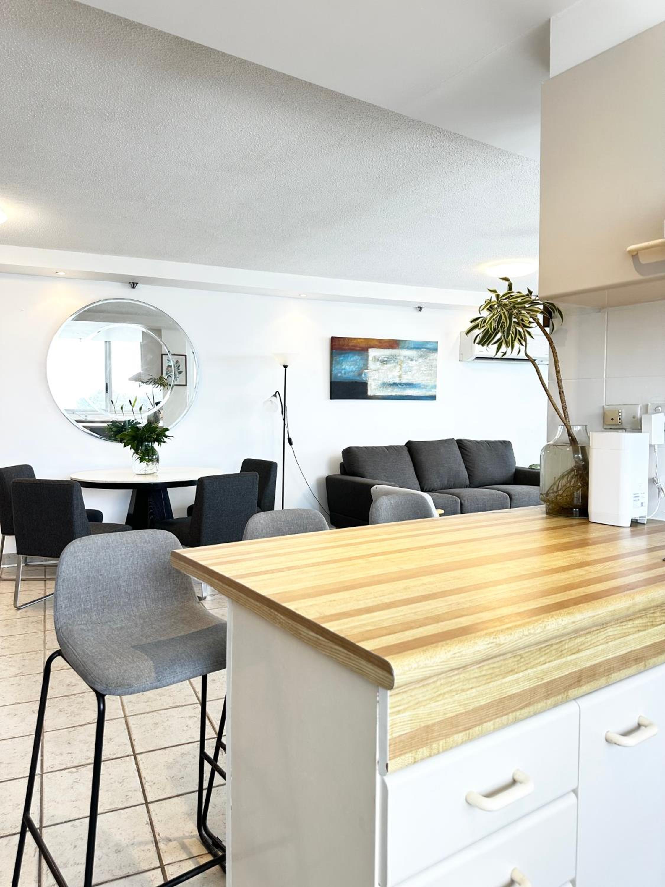 Core beachfront 2 Bedrooms Apartment by Gold Coast Premium